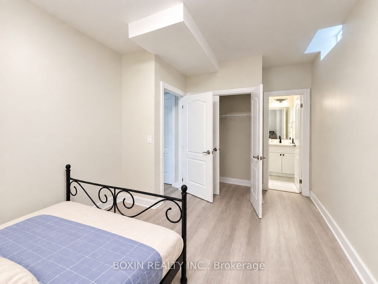 16 Queen Magdalene Place Basement Room 1, Toronto, ON M2H 0A6 photo 4