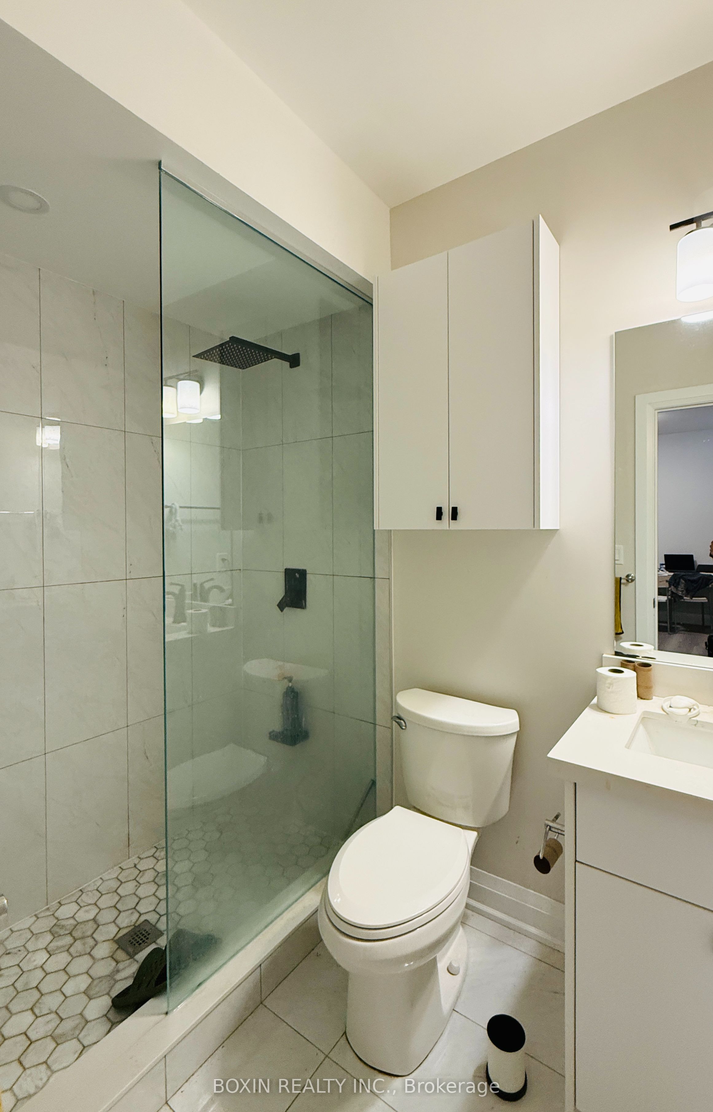 16 Queen Magdalene Place Basement Room 1, Toronto, ON M2H 0A6 photo 5
