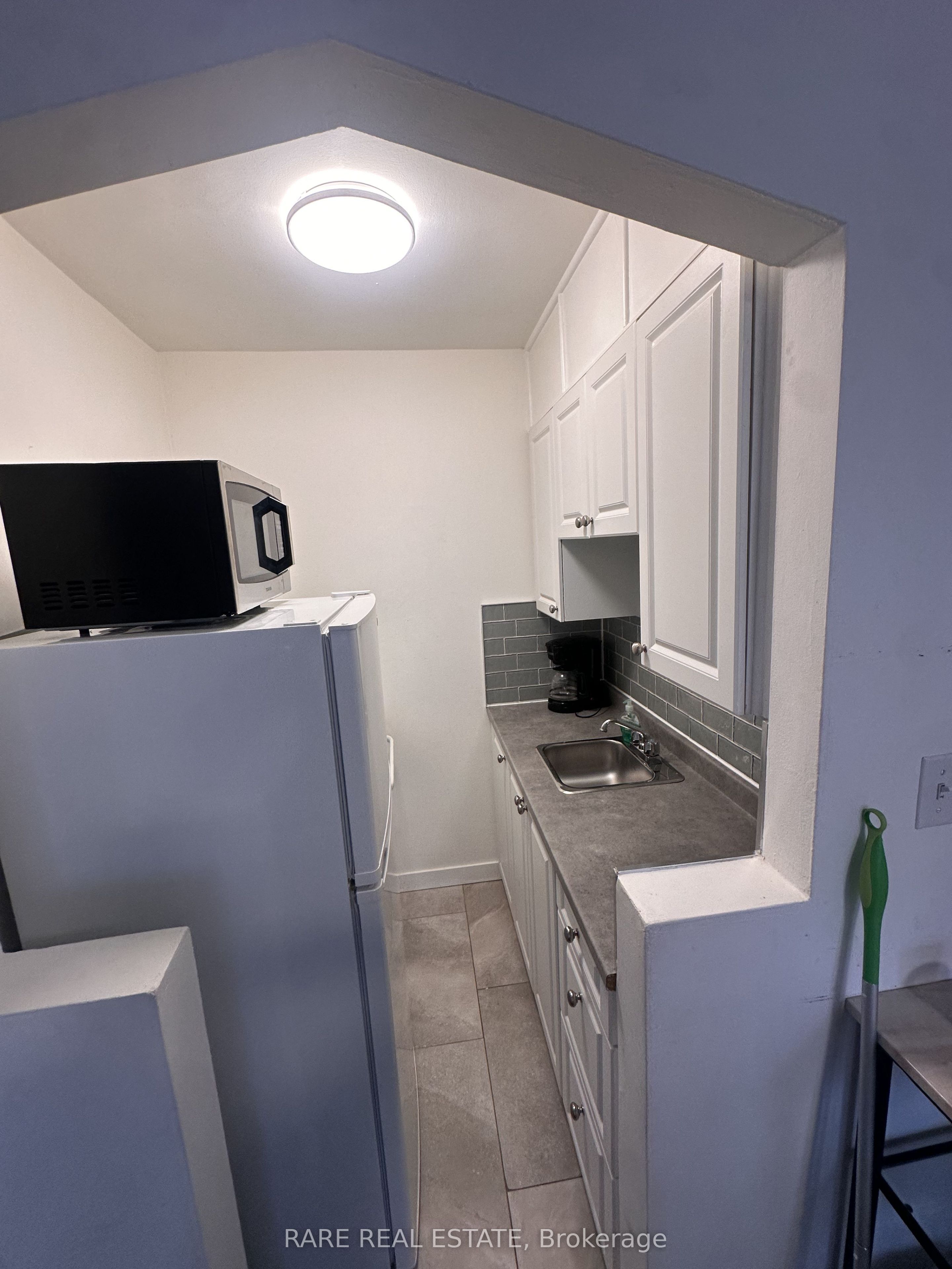 130 Macpherson Avenue 11, Toronto, ON M5R 1W8 photo 3