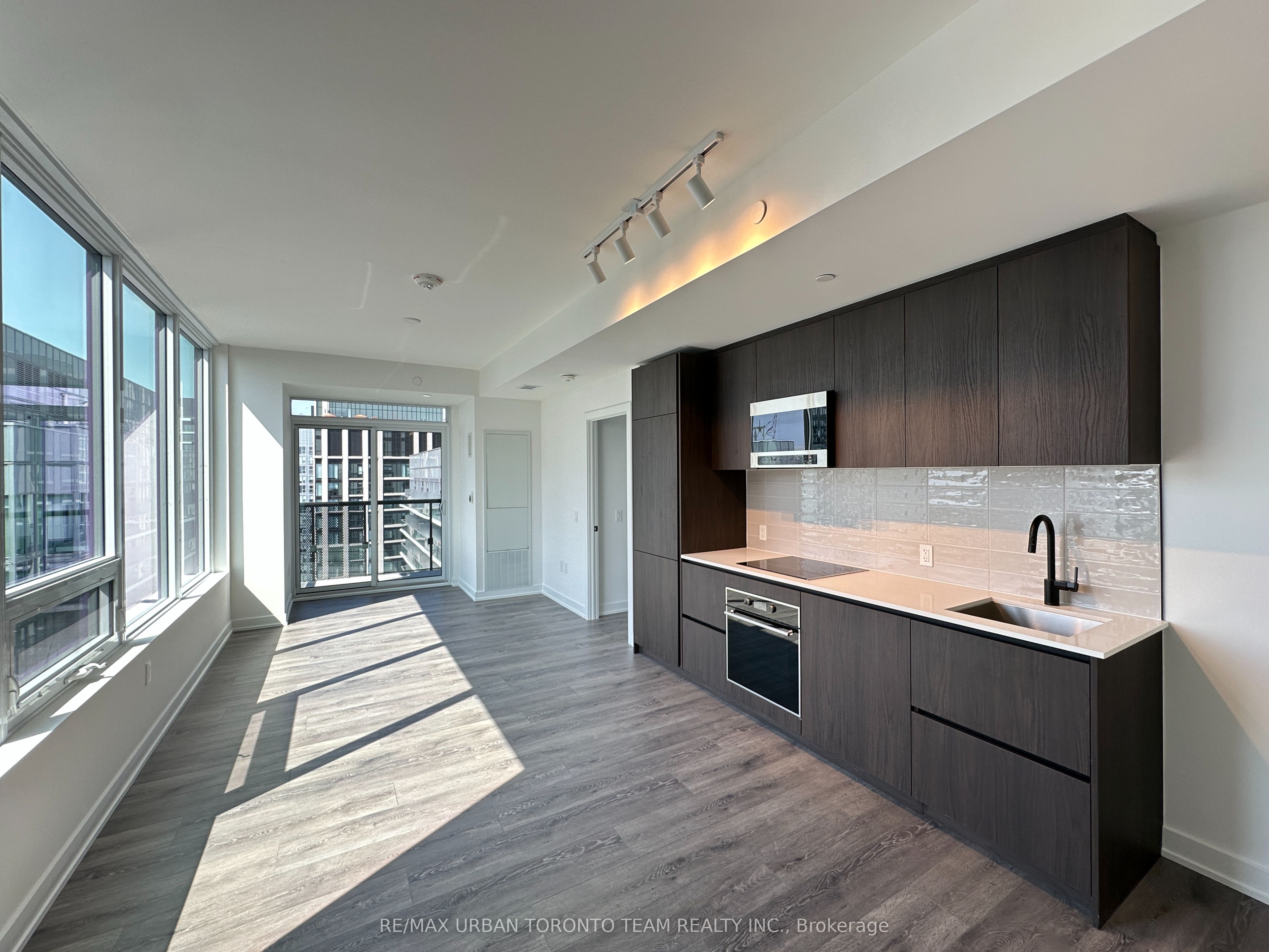 117 Broadway Avenue 3702 (LPH-02), Toronto, ON M4P 1V3 photo 3