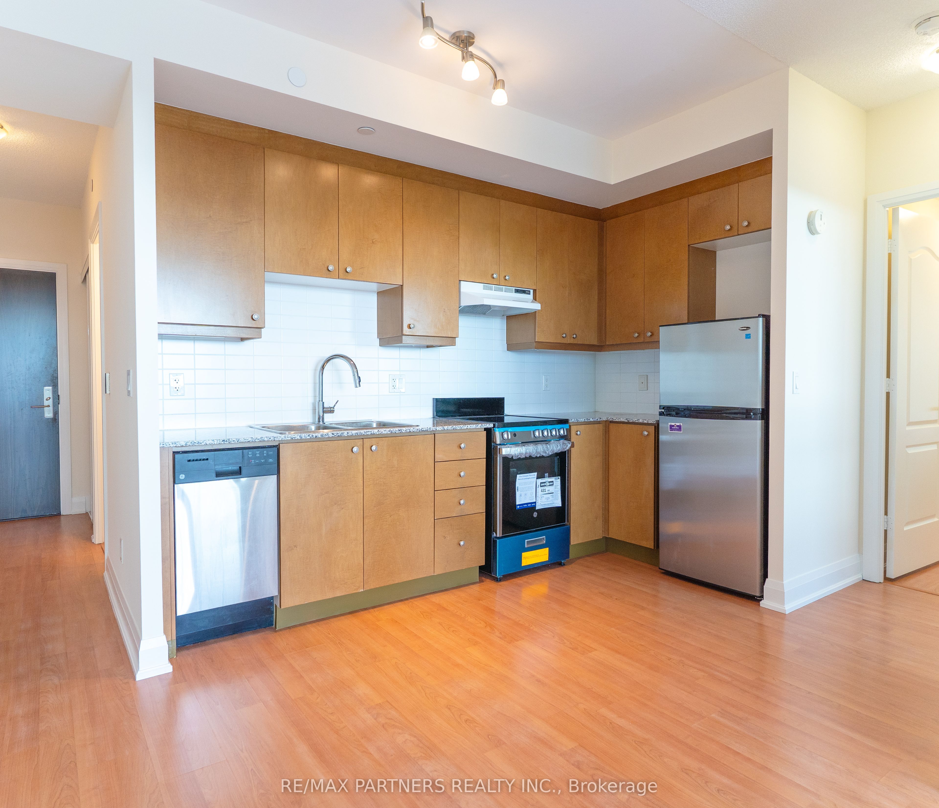 68 Canterbury Place 2006, Toronto, ON M2N 0H8 photo 3