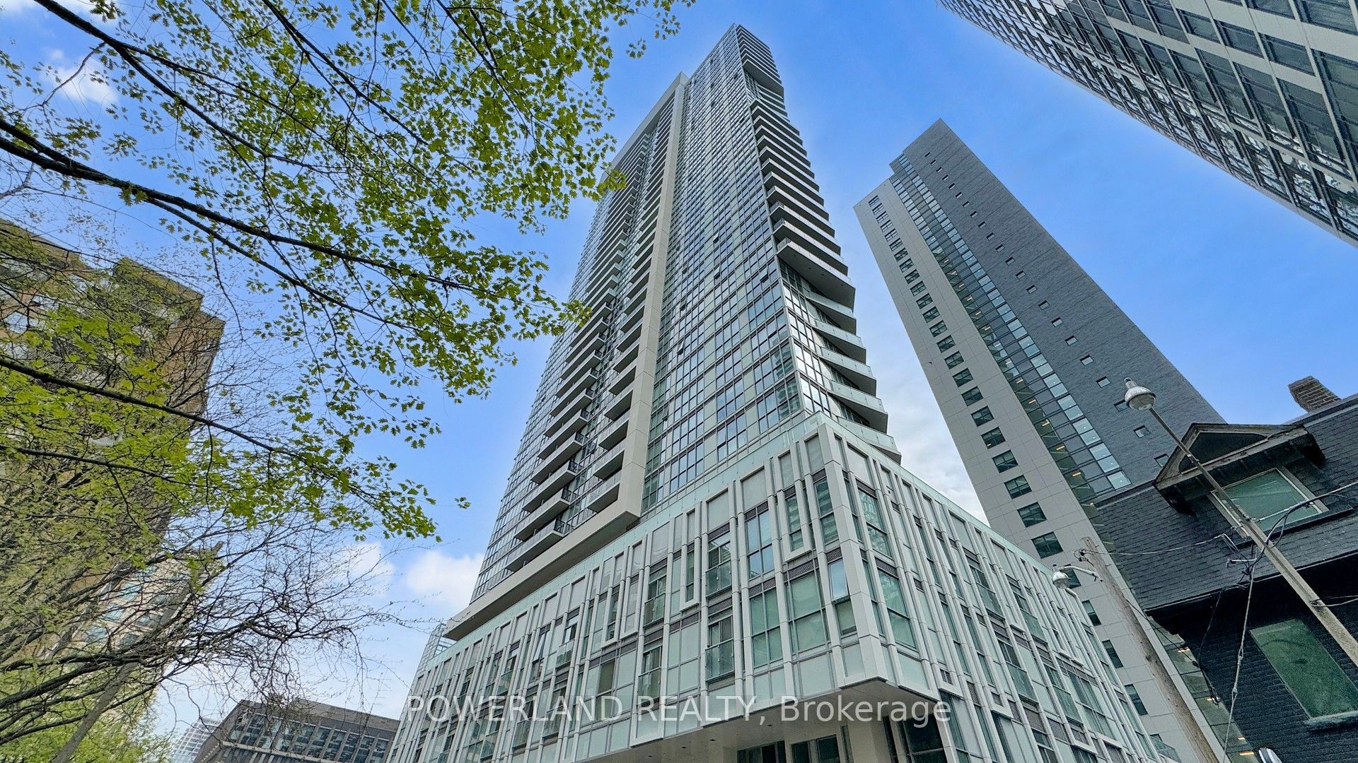 77 Mutual Street 1001, Toronto, ON M5B 2A9