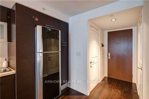 386 Yonge Street 1405, Toronto, ON M5B 0A5 photo 2