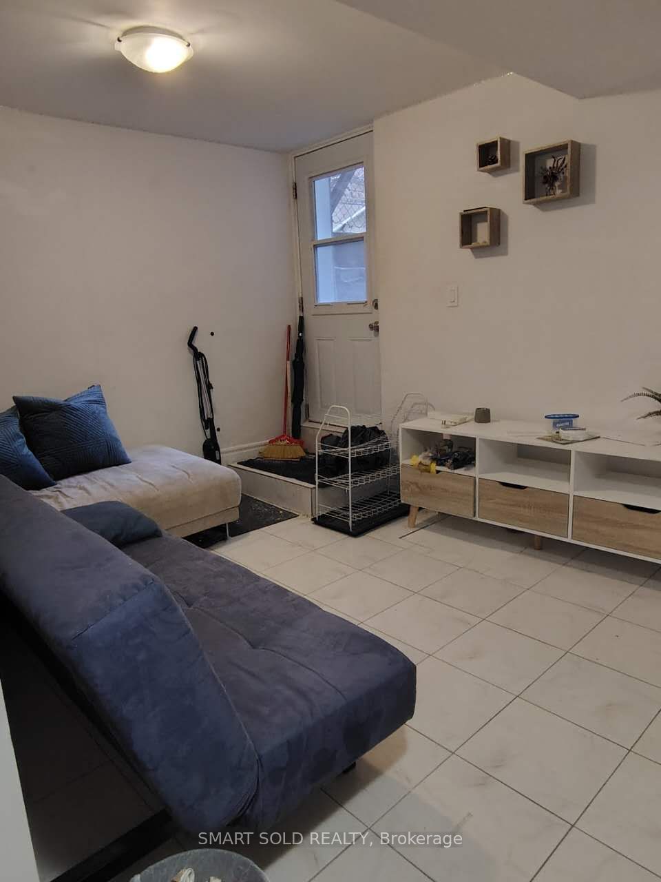 Lower 66 Bellevue Avenue, Toronto, ON M5T 2N4 photo 2