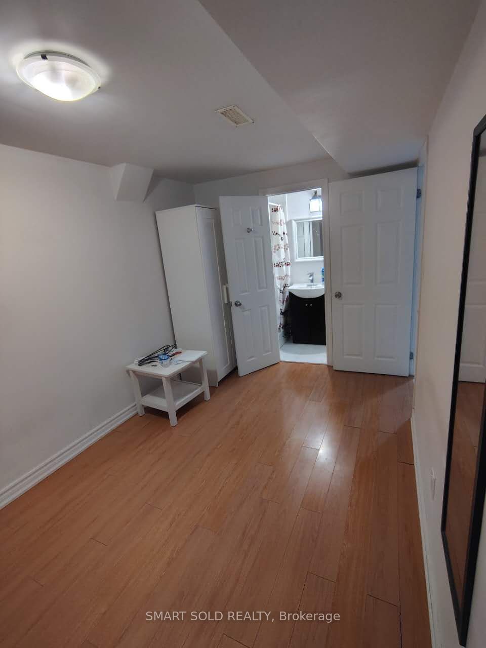 Lower 66 Bellevue Avenue, Toronto, ON M5T 2N4 photo 5