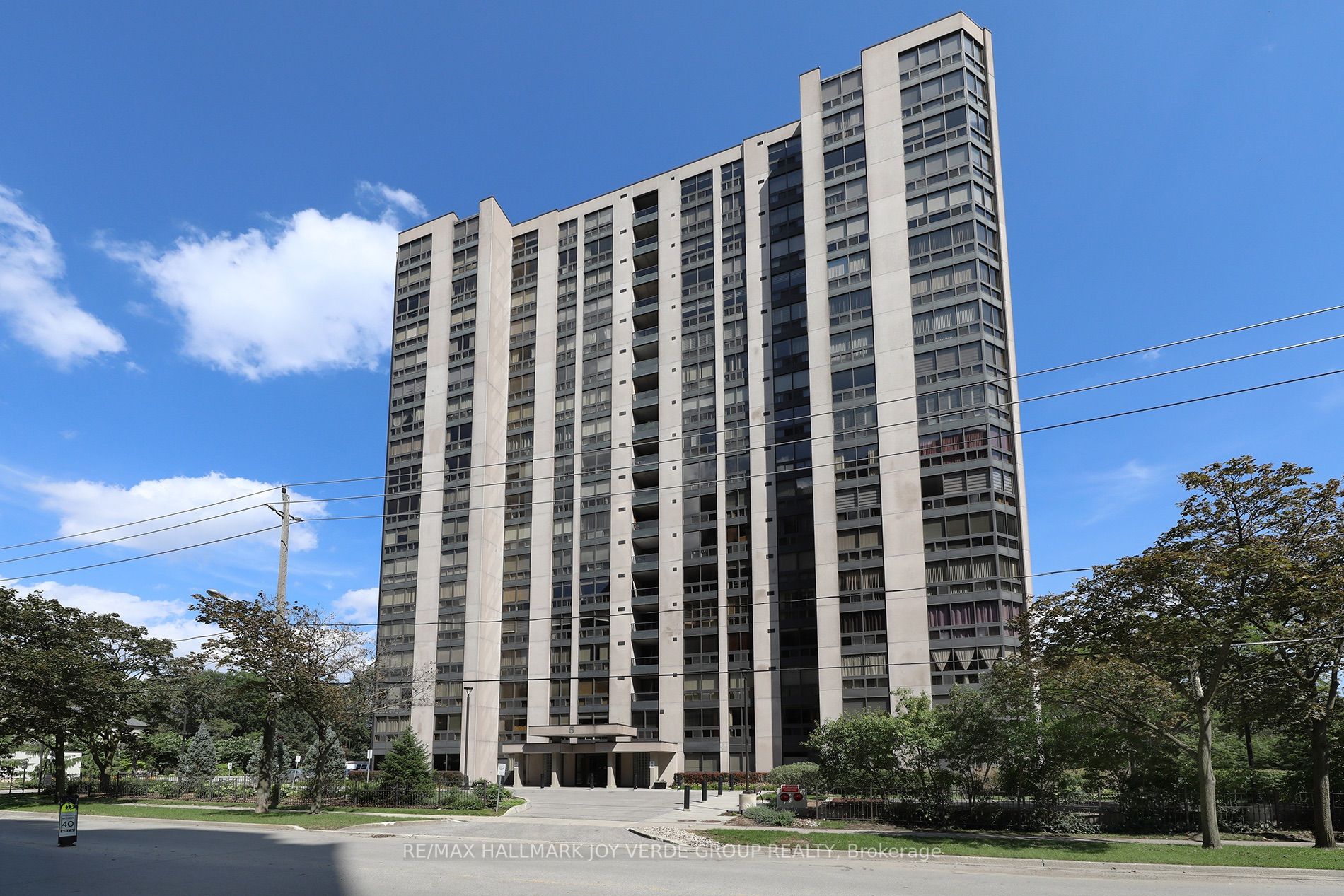 5 Kenneth Avenue, Toronto, ON M2N 6M7