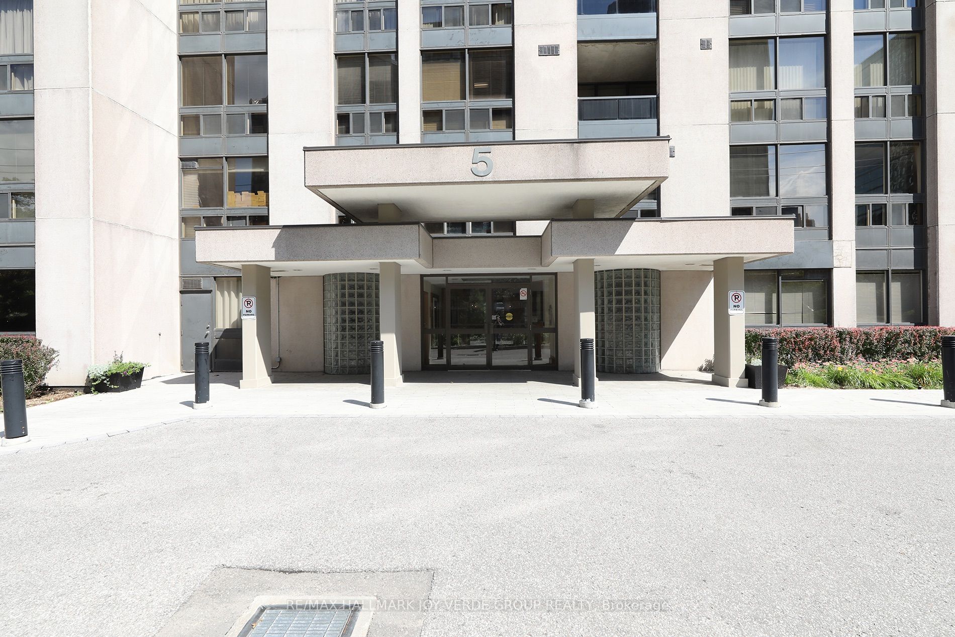 5 Kenneth Avenue, Toronto, ON M2N 6M7 photo 2