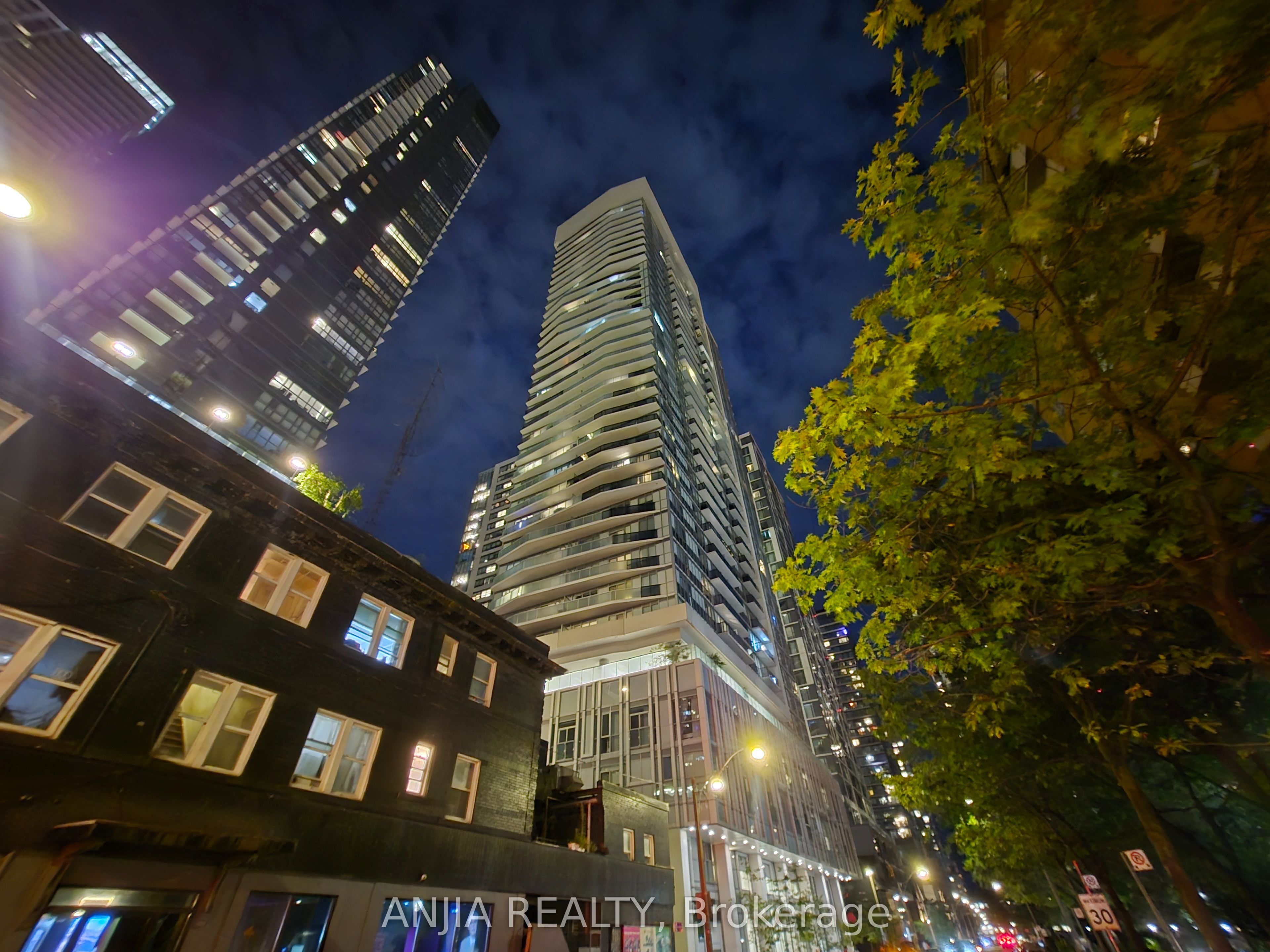 77 Mutual Street 206, Toronto, ON M5B 0E5 photo 2
