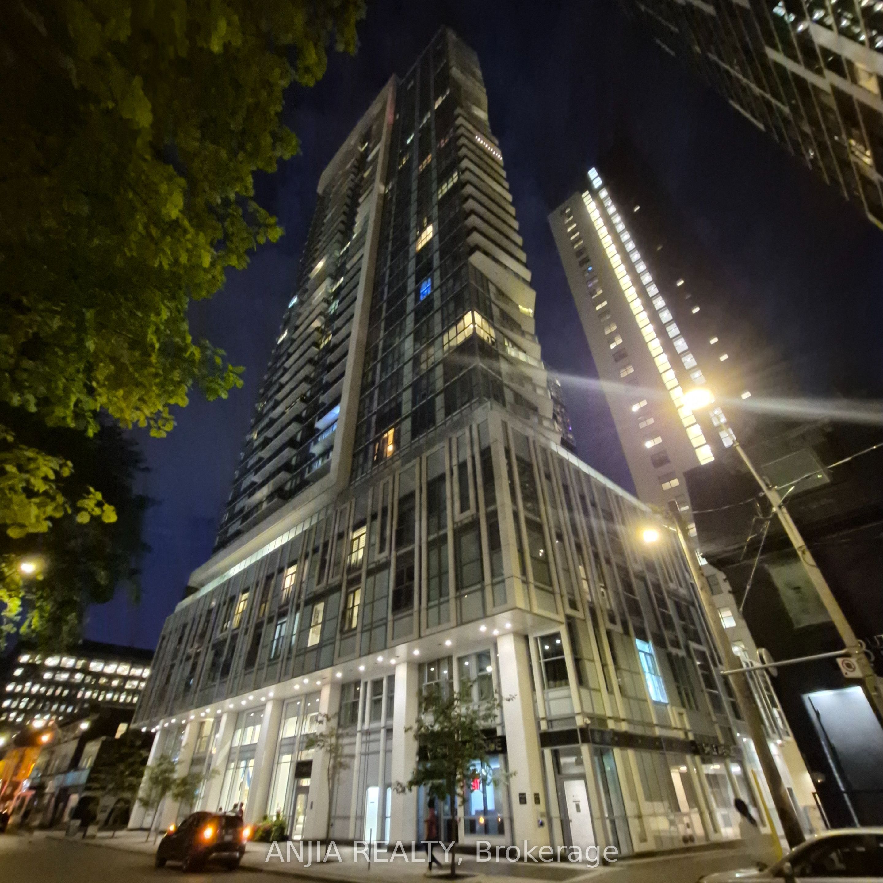 77 Mutual Street 206, Toronto, ON M5B 0E5 photo 3