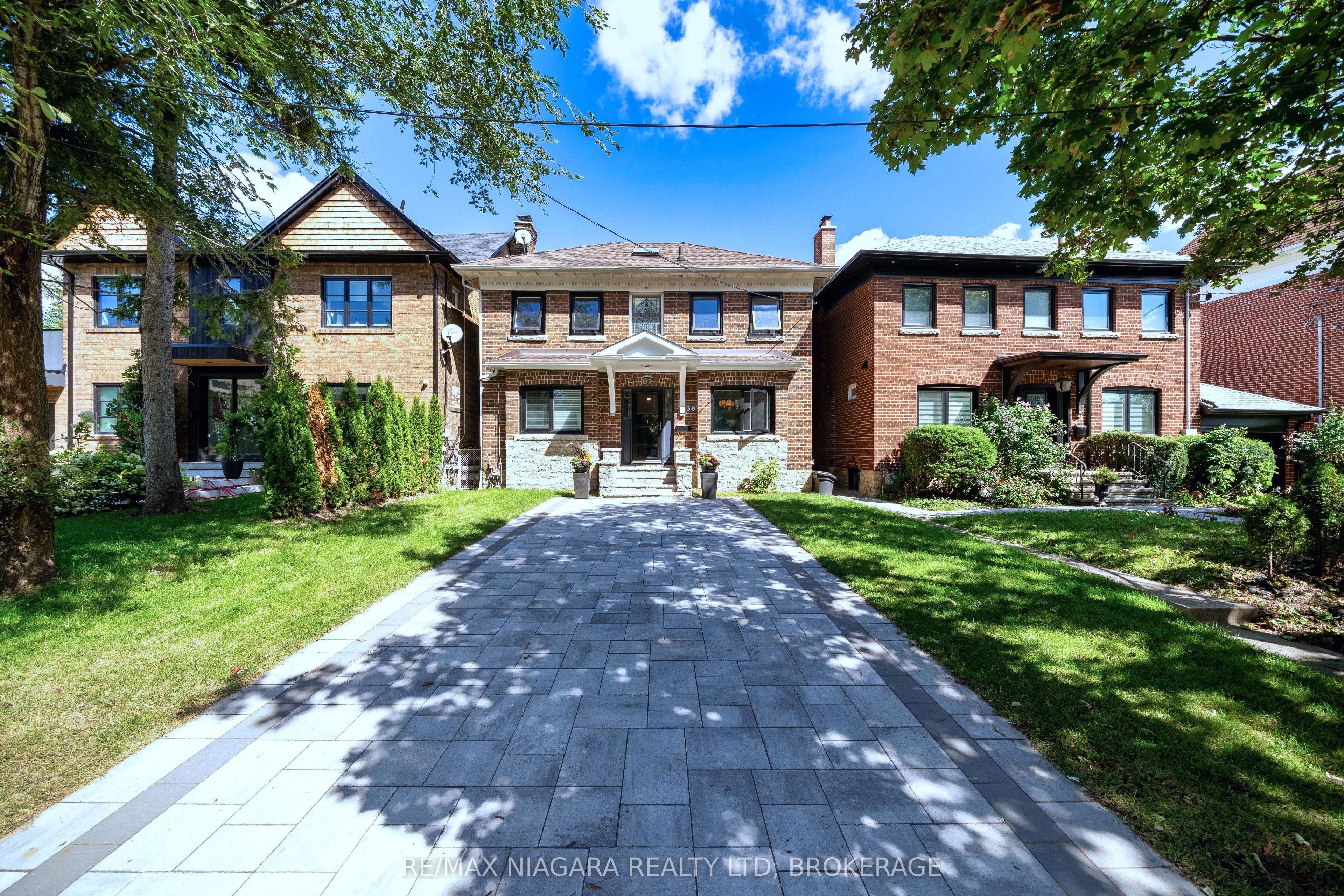 38 Yonge Boulevard, Toronto, ON M5M 3G5 photo 2