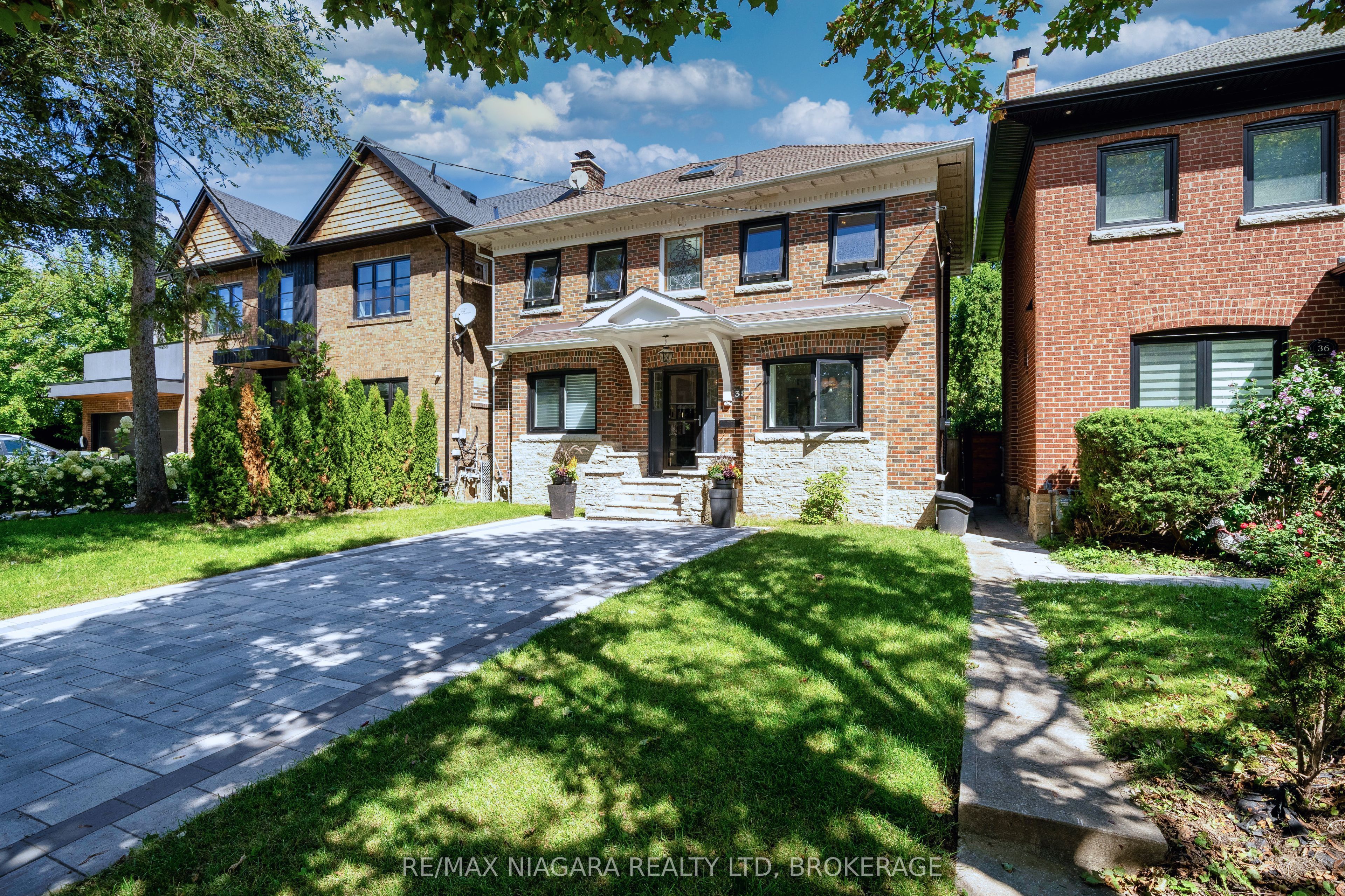 38 Yonge Boulevard, Toronto, ON M5M 3G5 photo 3