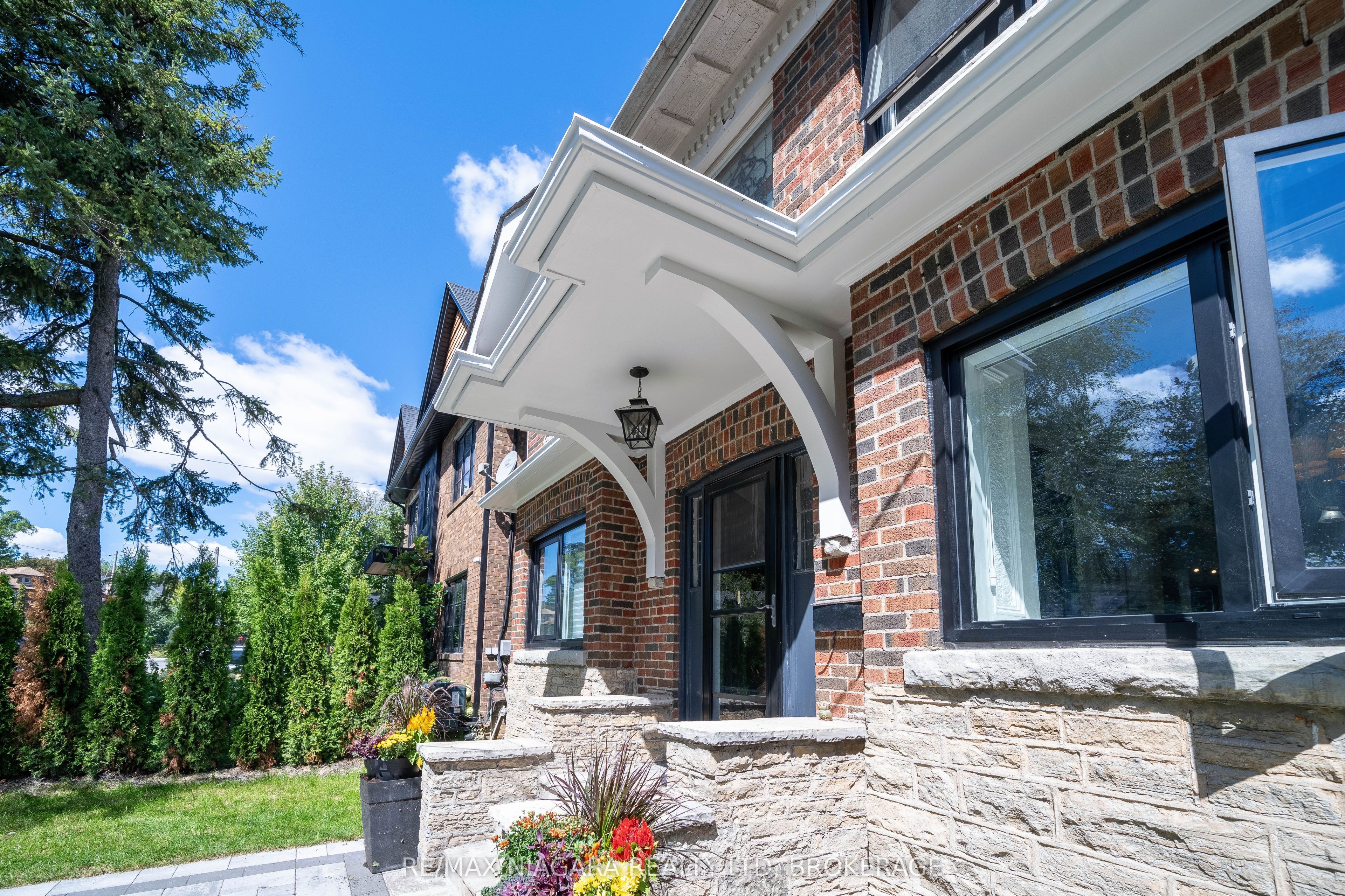 38 Yonge Boulevard, Toronto, ON M5M 3G5 photo 4