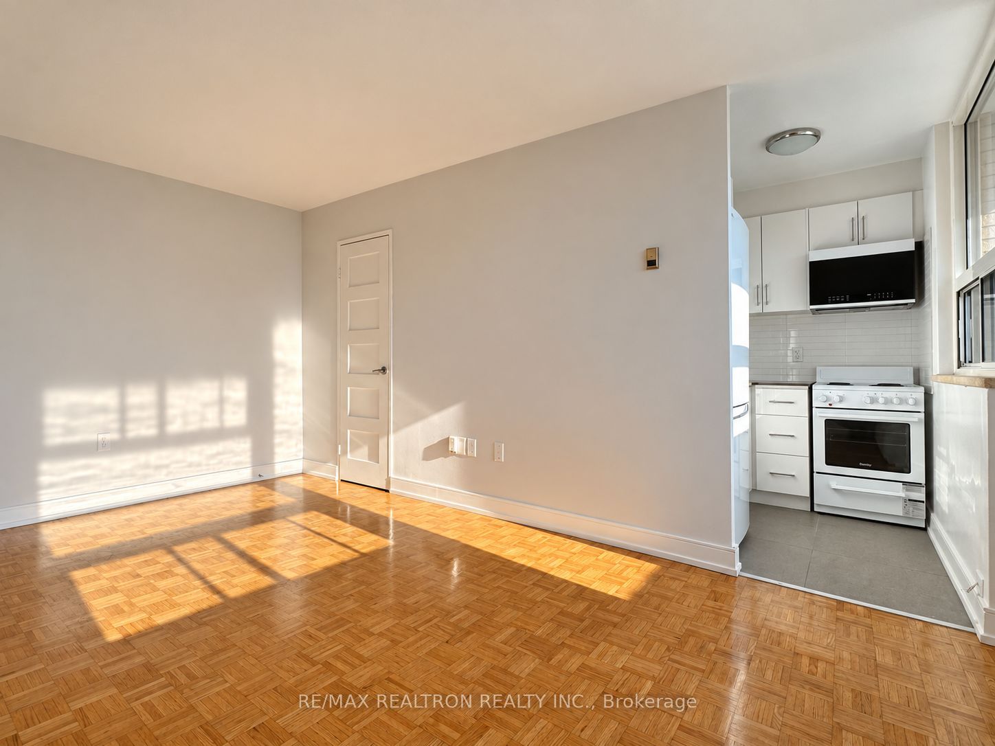1500 Bathurst Street 501, Toronto, ON M5P 3L3 photo 2