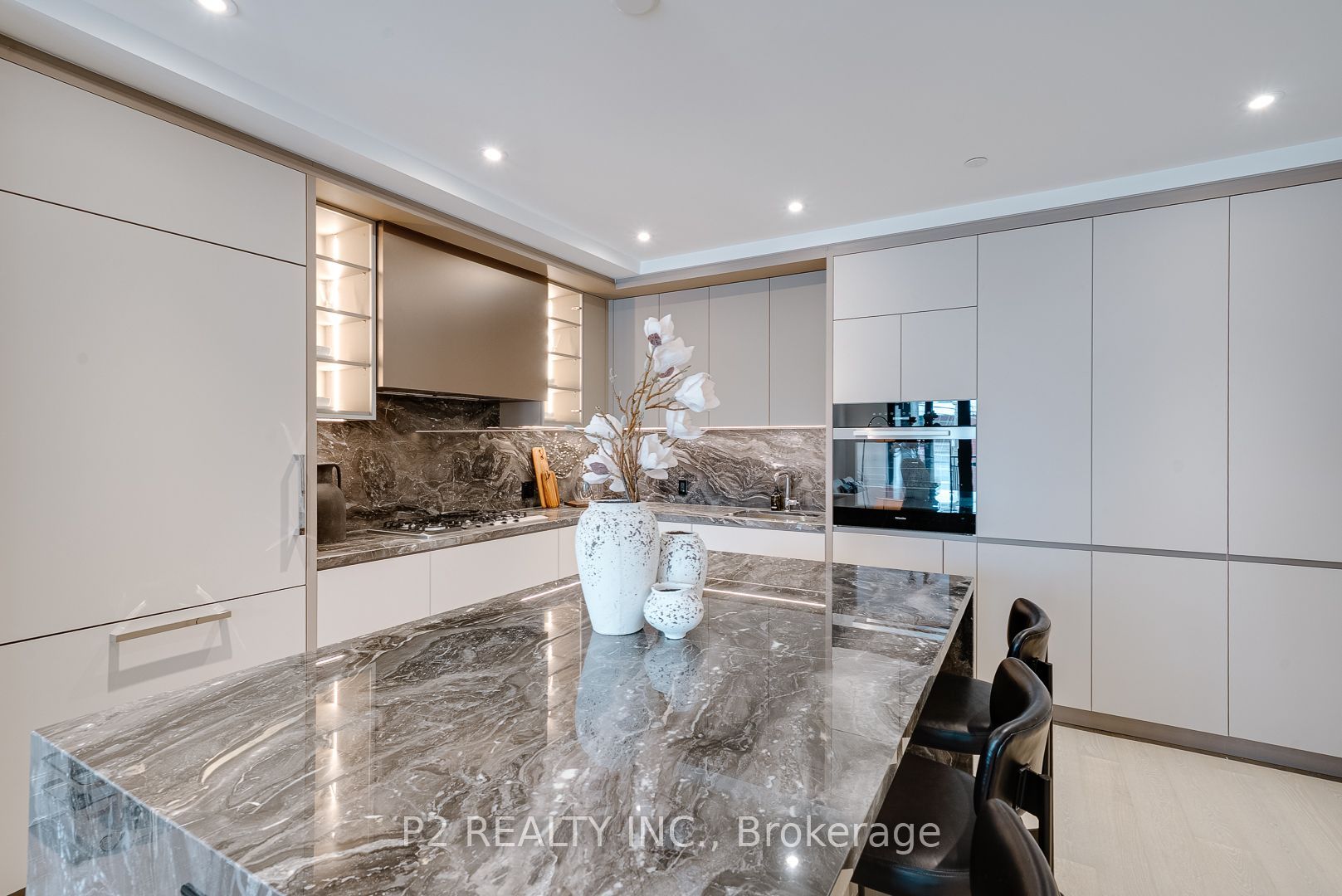 2 Forest Hill 208, Toronto, ON M4V 2L3 photo 4