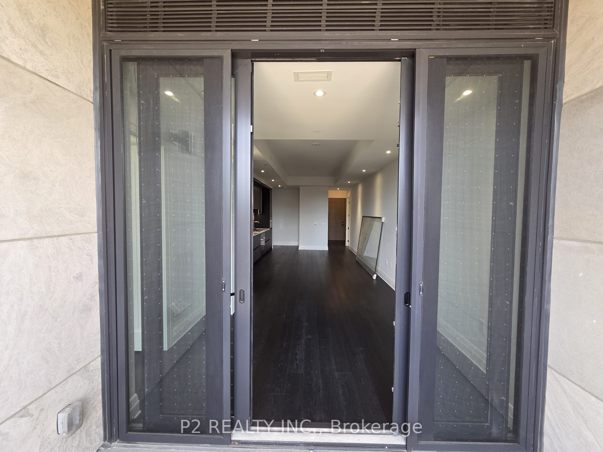 2 Forest Hill 407, Toronto, ON M4V 2L3 photo 5