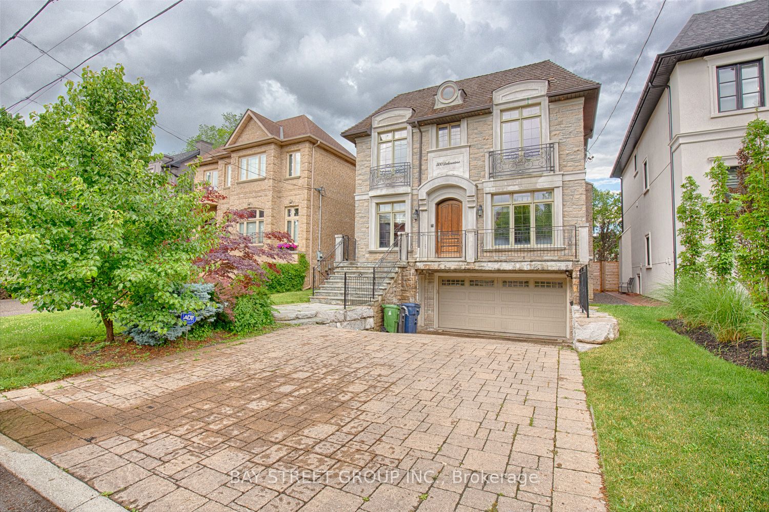 500 Deloraine Avenue, Toronto, ON M5M 2B8
