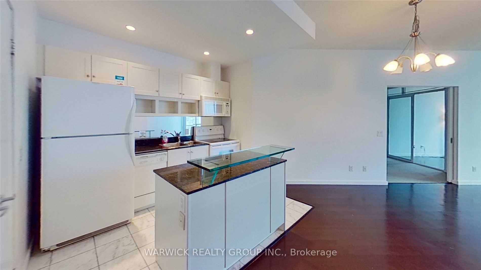 8 York Street 2103, Toronto, ON M5J 1R2 photo 2