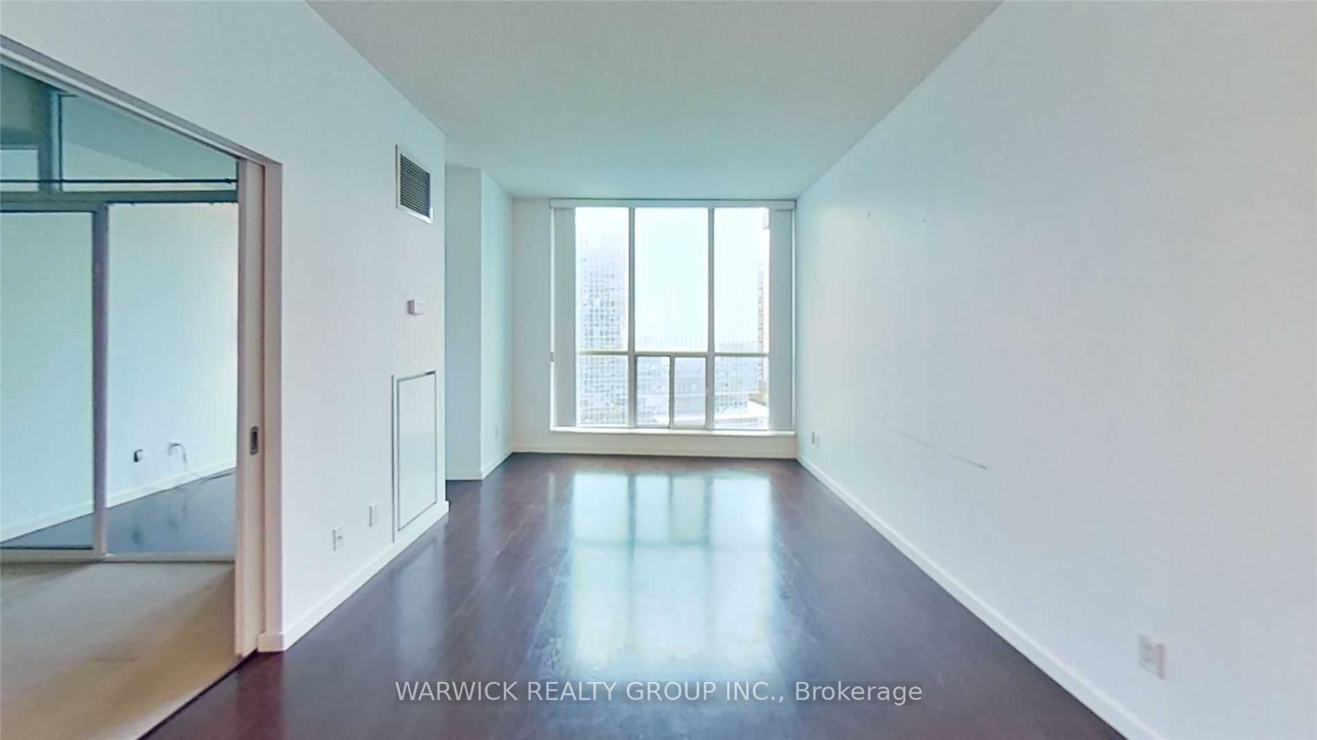 8 York Street 2103, Toronto, ON M5J 1R2 photo 5