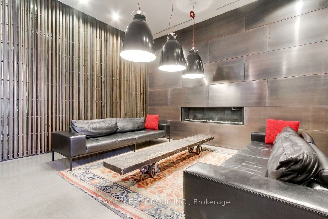 5 St Joseph Street 1511, Toronto, ON M4Y 0B6 photo 3