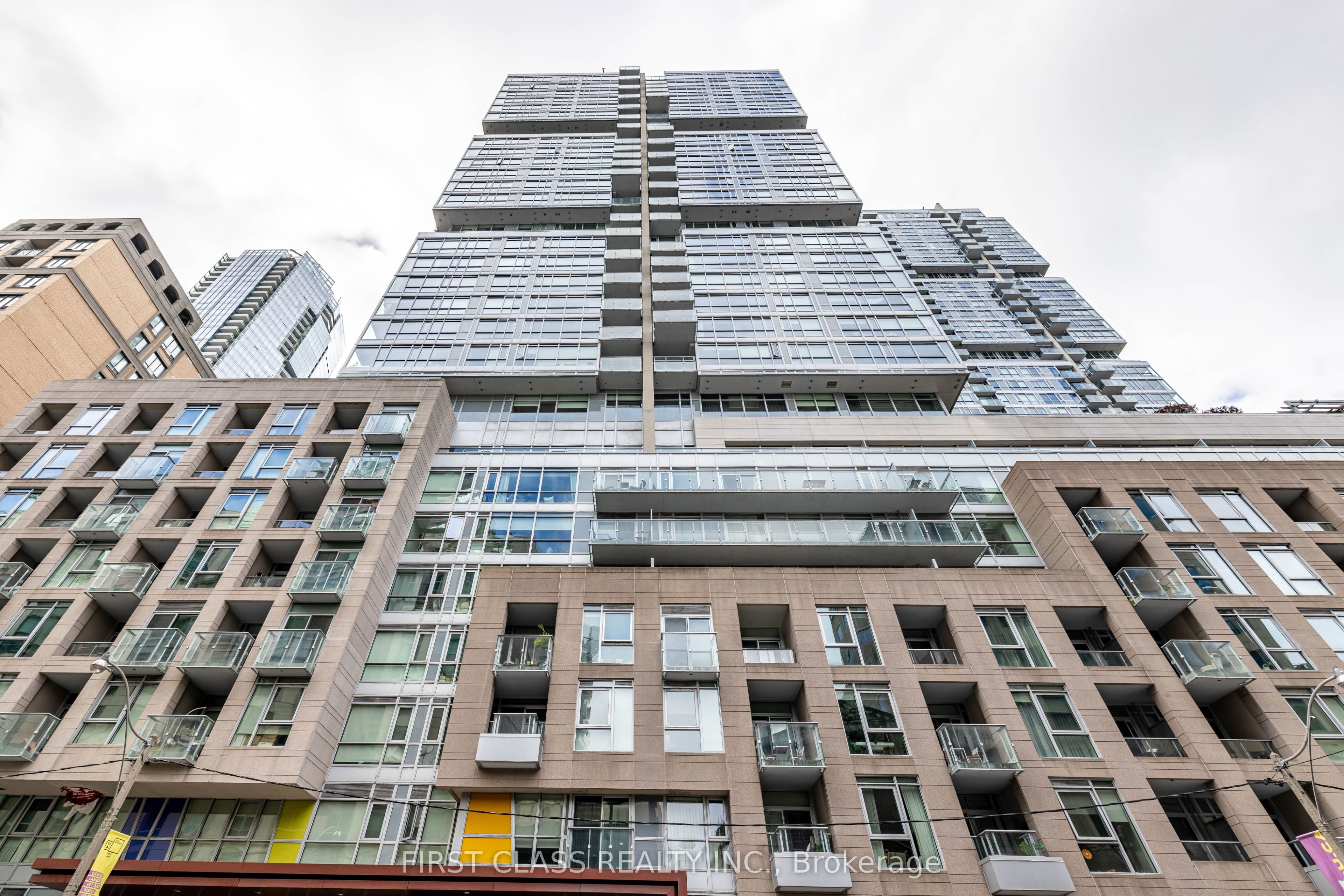 199 Richmond St W Street, Toronto, ON M5V 0H4
