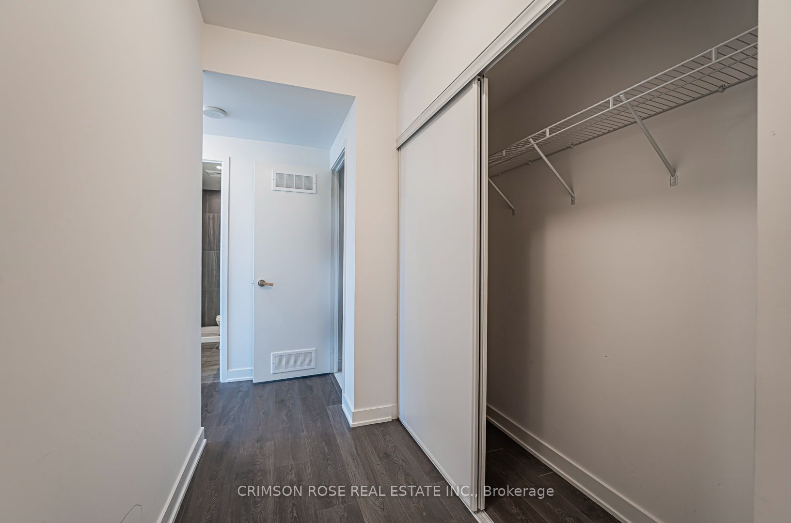 195 Redpath Avenue 3210, Toronto, ON M4P 0E4 photo 4