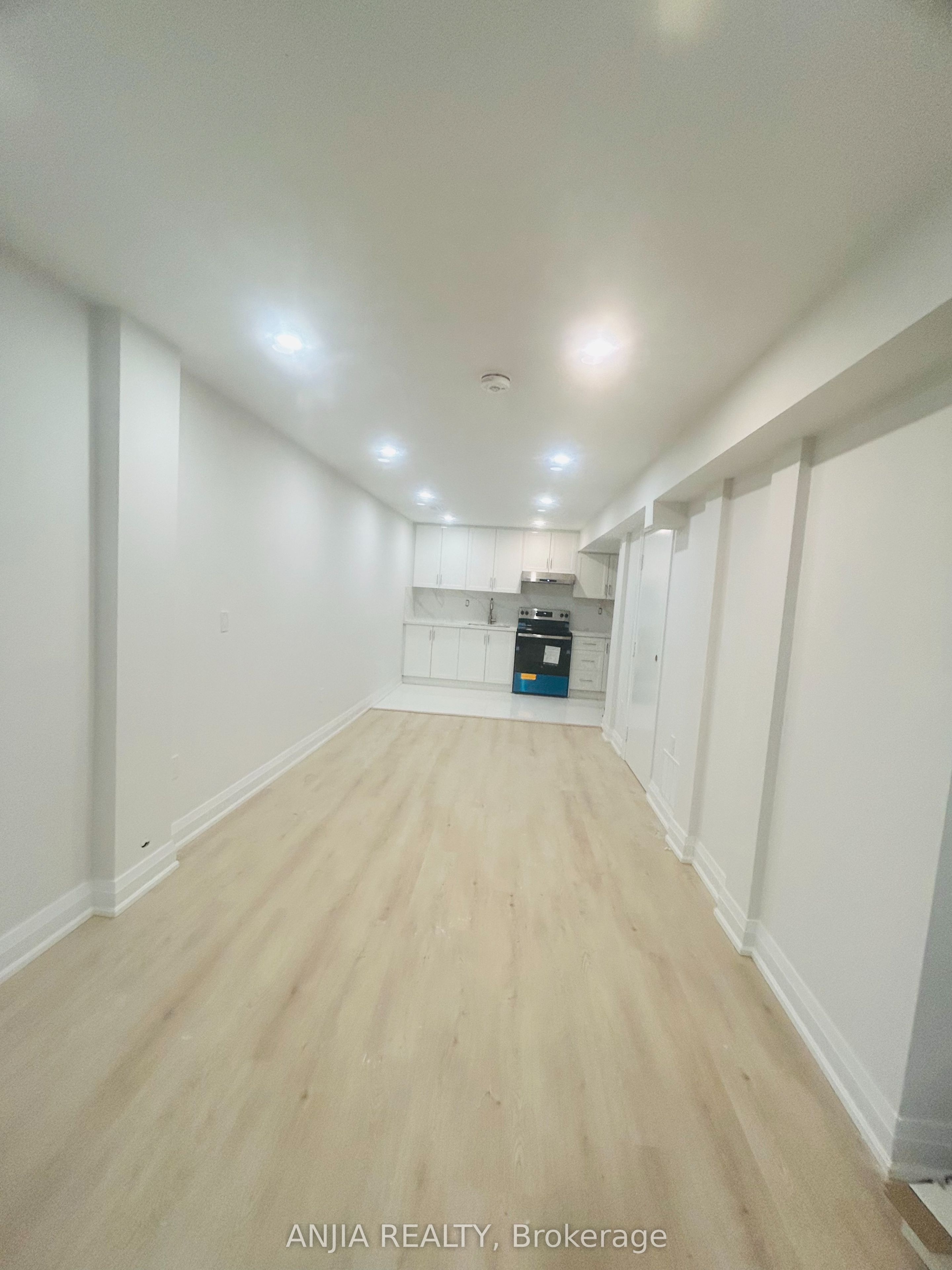 310 Hillsdale Avenue E, Toronto, ON M4S 1T8 photo 3