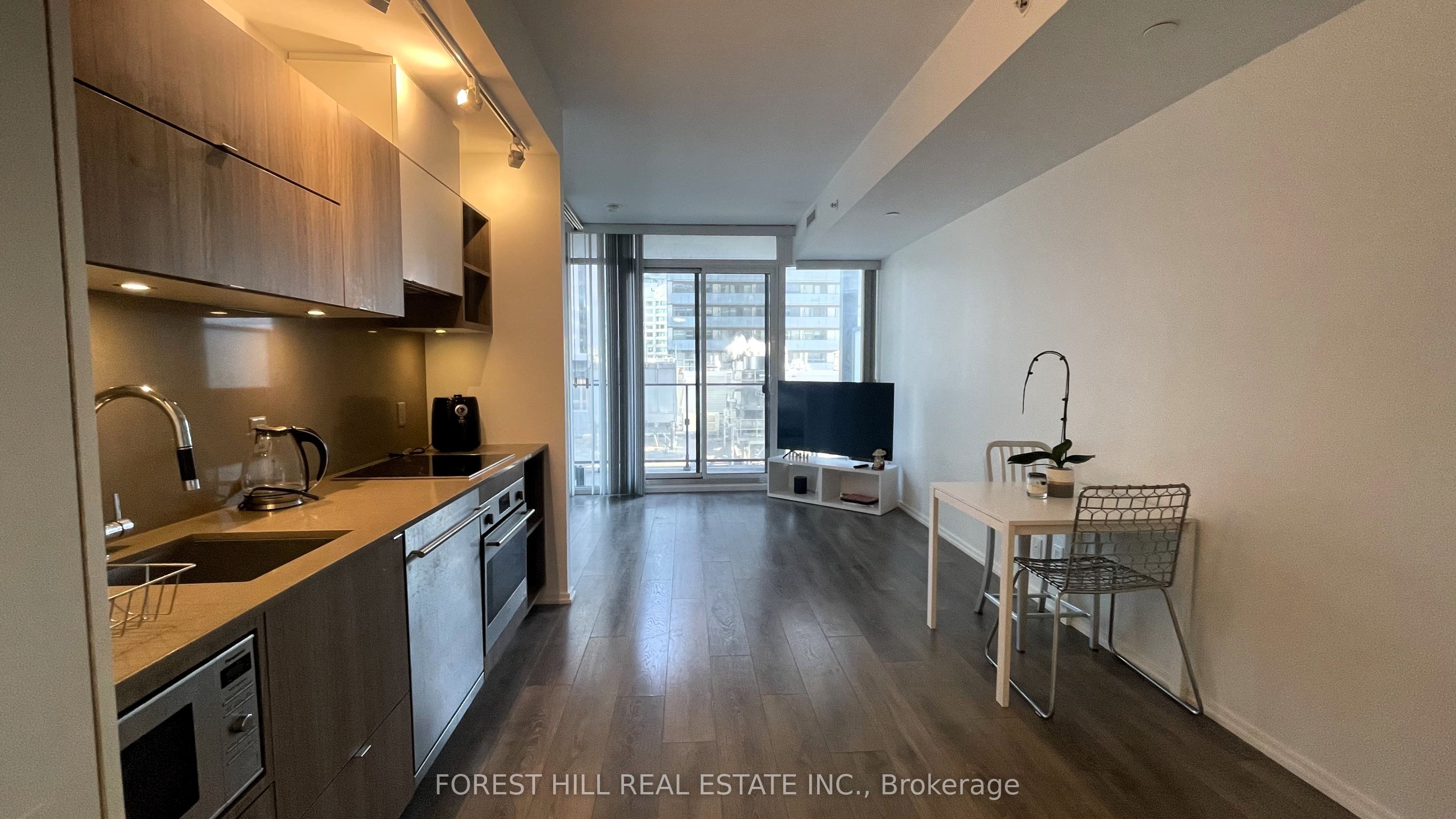 125 Peter Street 1110, Toronto, ON M5V 0M2 photo 5