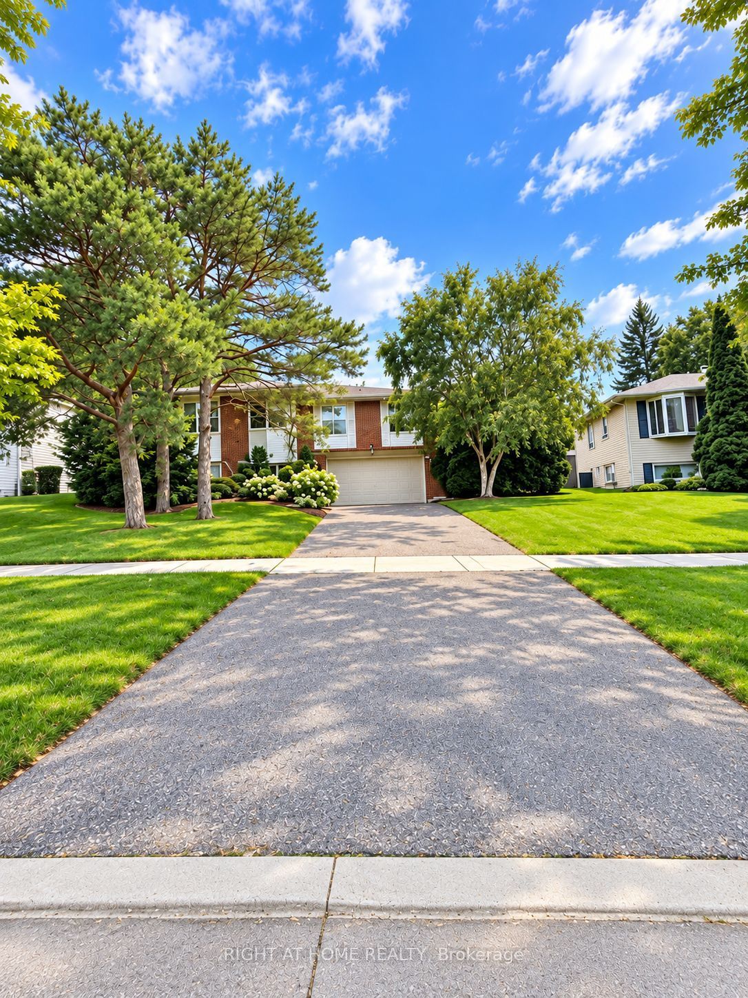 7 The Links Road, Toronto, ON M2P 1T4