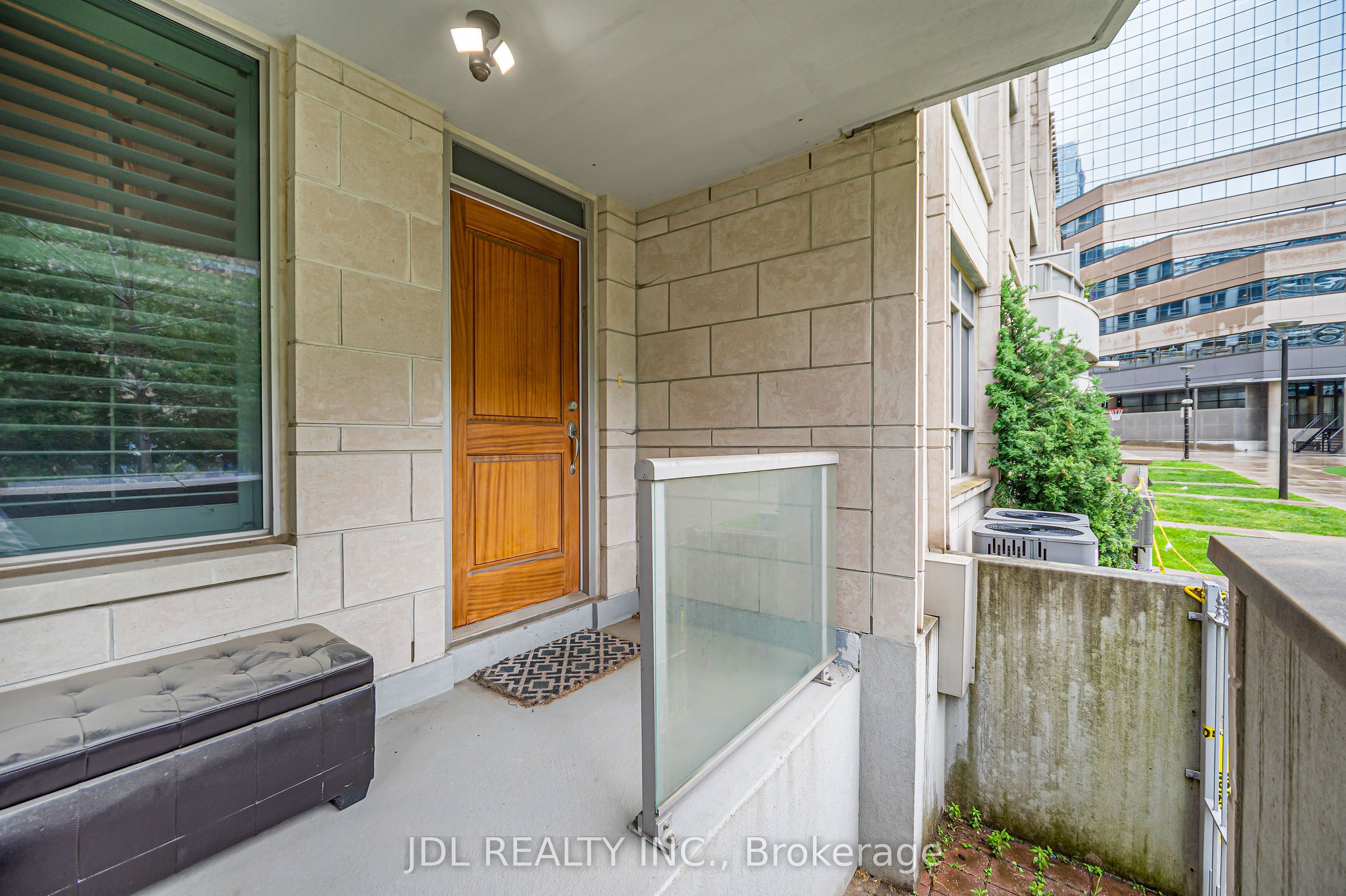 761 Bay Street TH07, Toronto, ON M5G 2R2