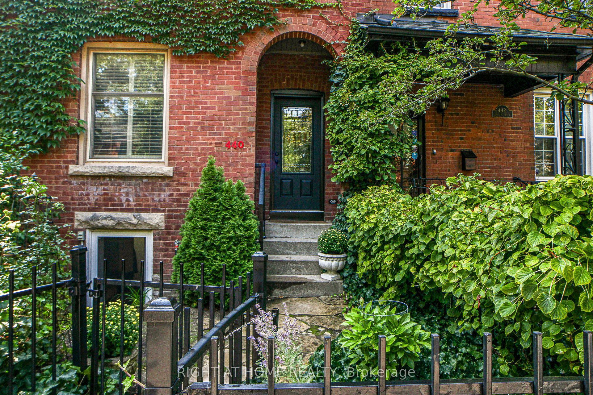 440 Sackville Street, Toronto, ON M4X 1T2 photo 2