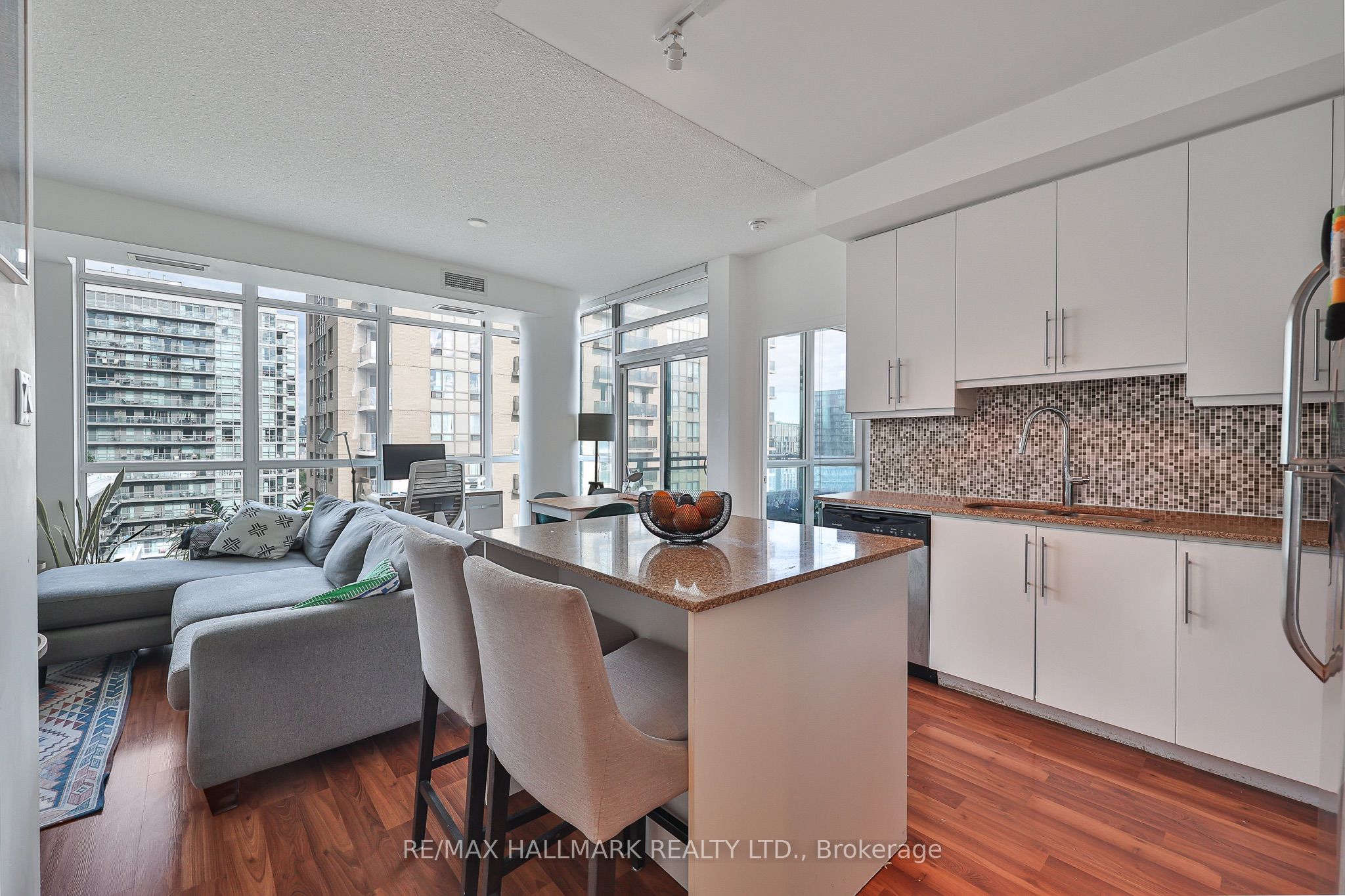 1171 Queen Street W 1309, Toronto, ON M6J 0A5 photo 2