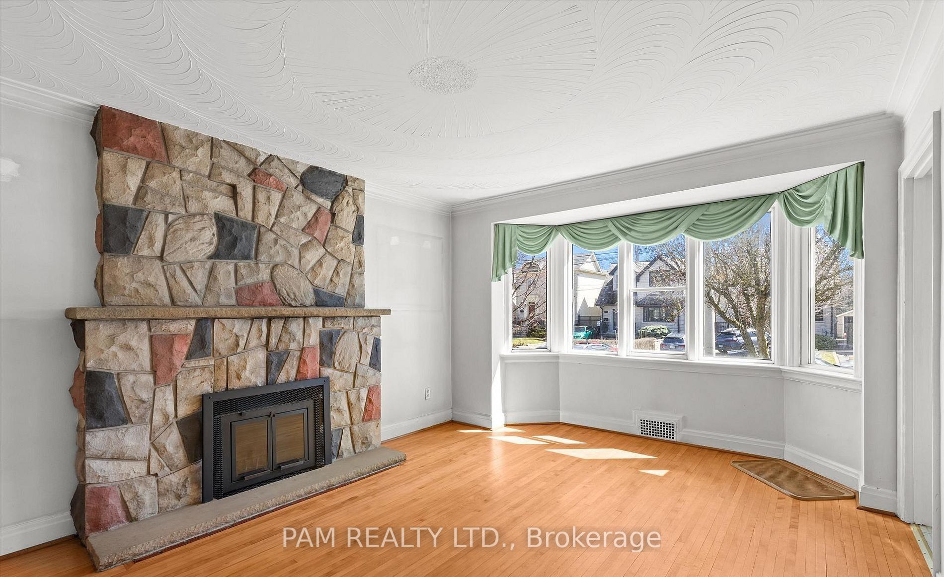 42 Parklea Drive, Toronto, ON M4G 2J6 photo 3