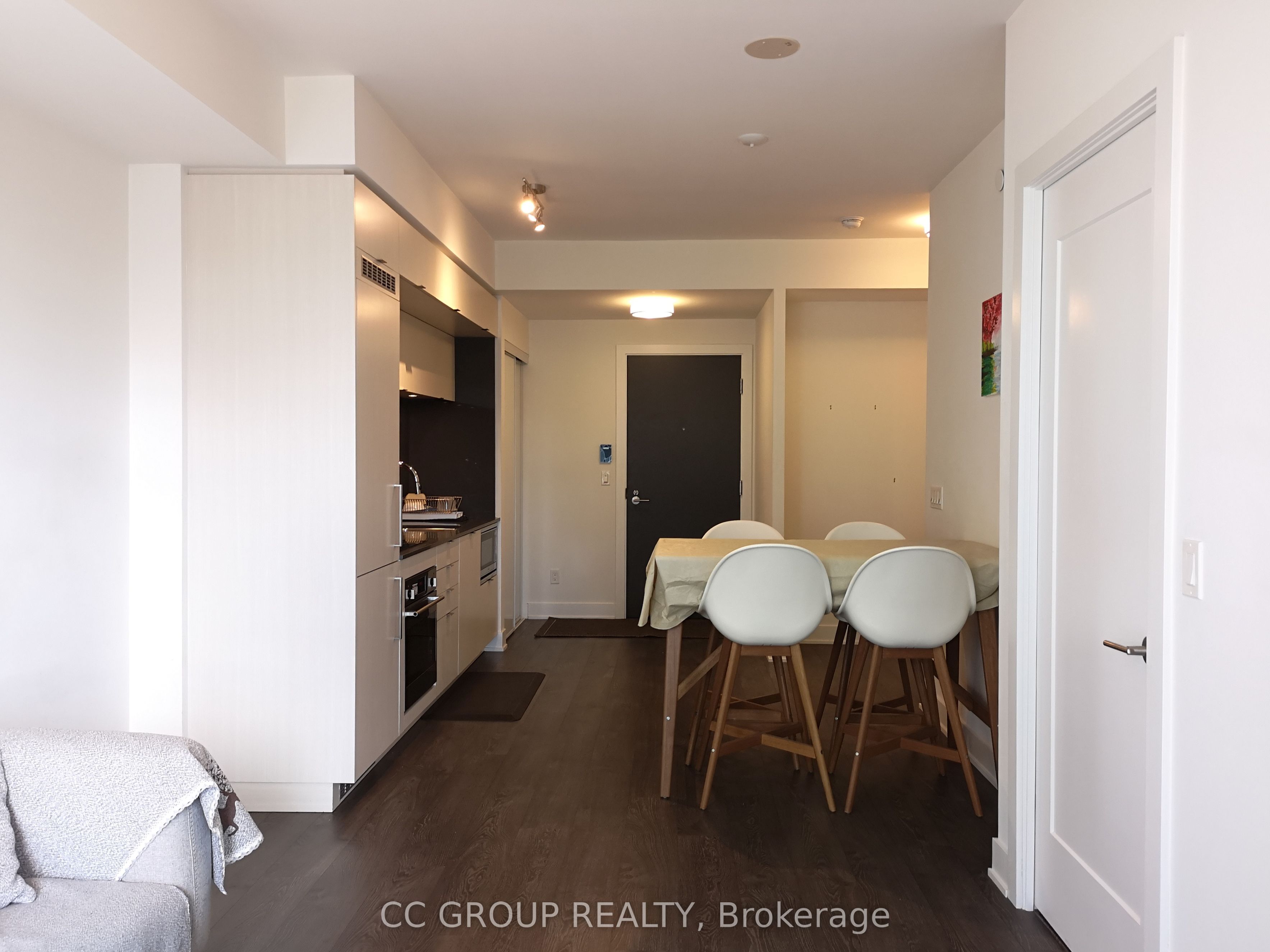 38 Cameron Street 801, Toronto, ON M5T 0C3 photo 2