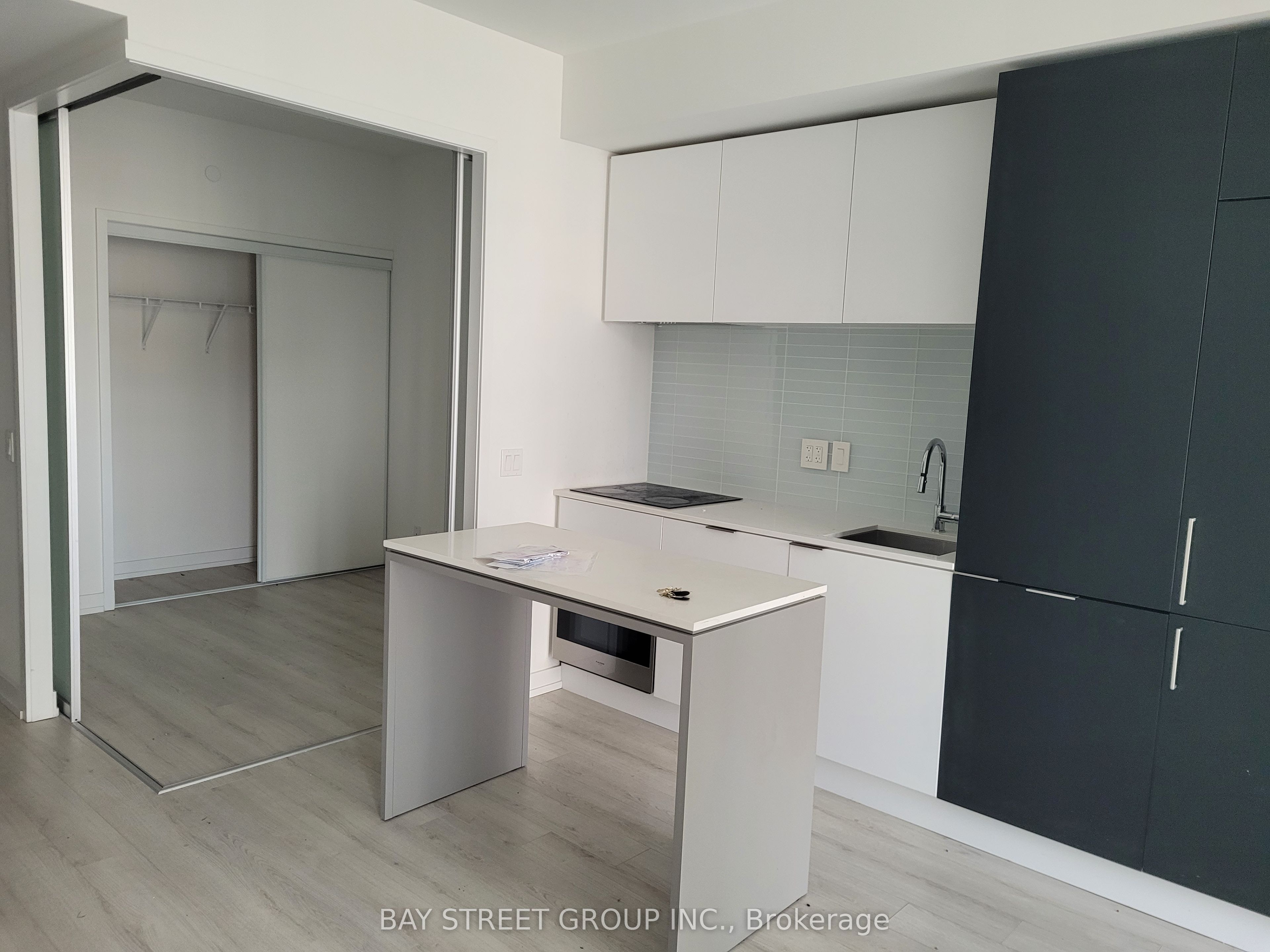 33 Helendale Avenue 2108, Toronto, ON M4R 0A4 photo 3