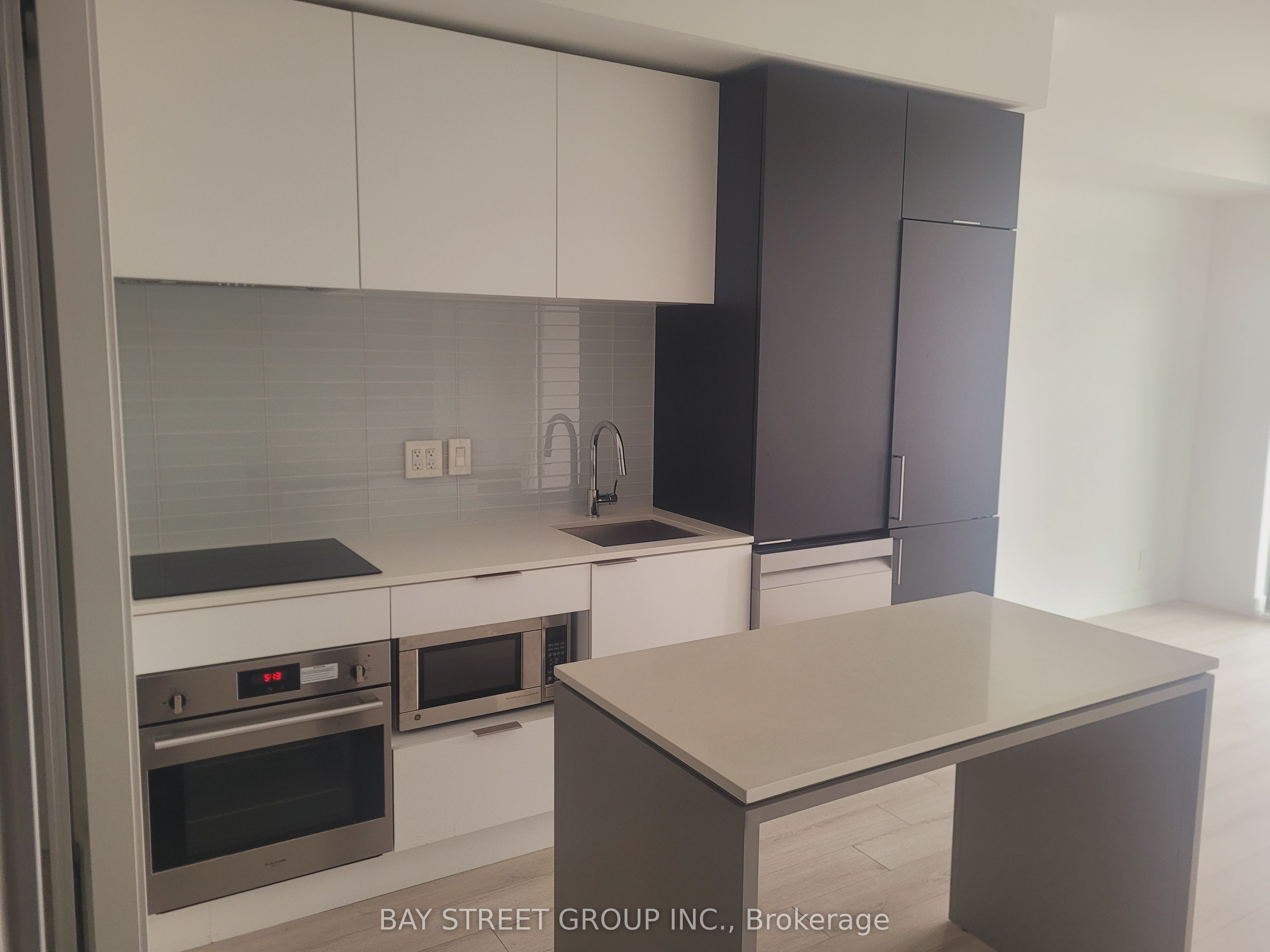 33 Helendale Avenue 2108, Toronto, ON M4R 0A4 photo 5