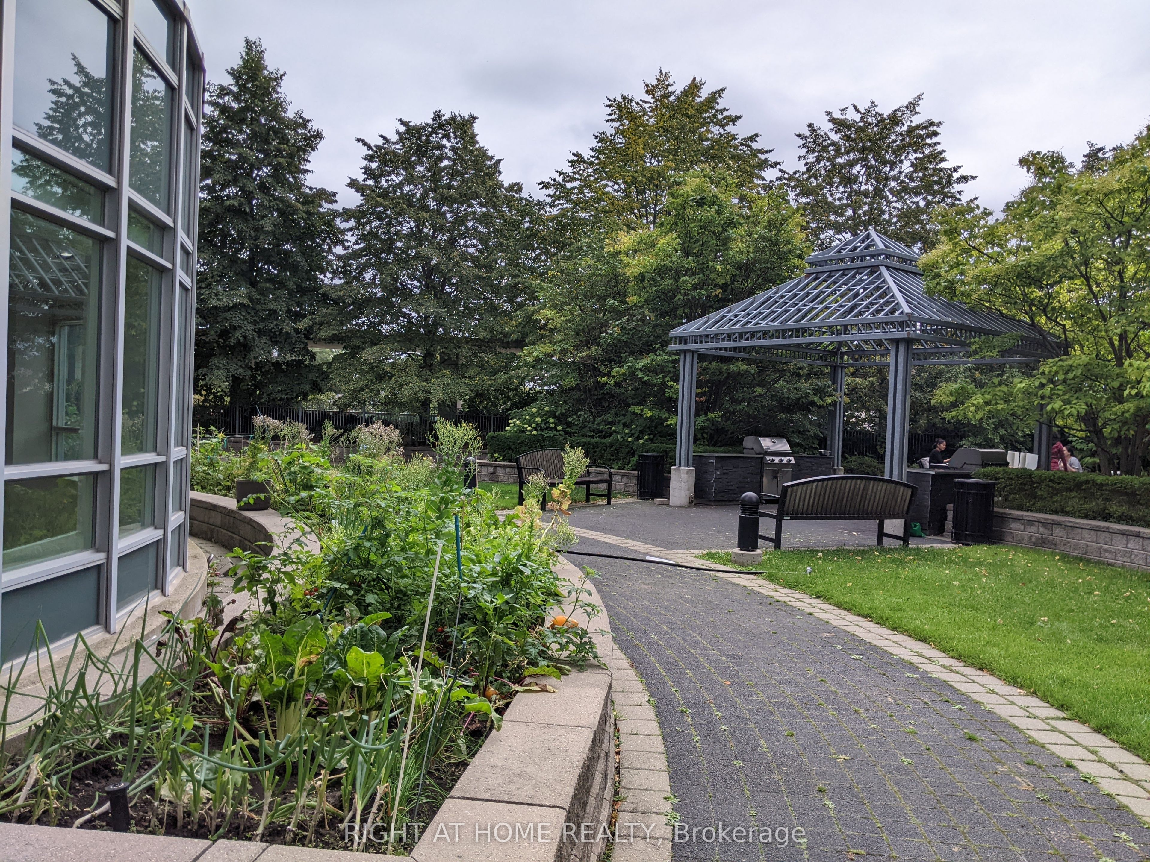 18 Harrison Garden Boulevard 1608, Toronto, ON M2N 7J7 photo 4