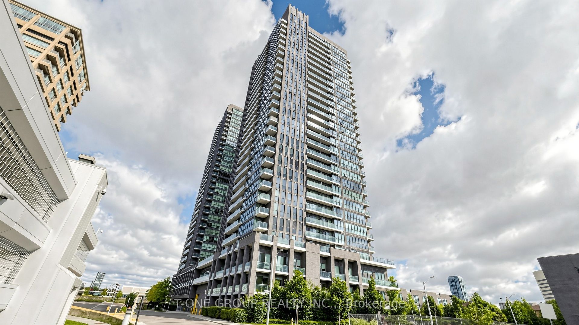 2 Sonic Way 210, Toronto, ON M3C 0P1