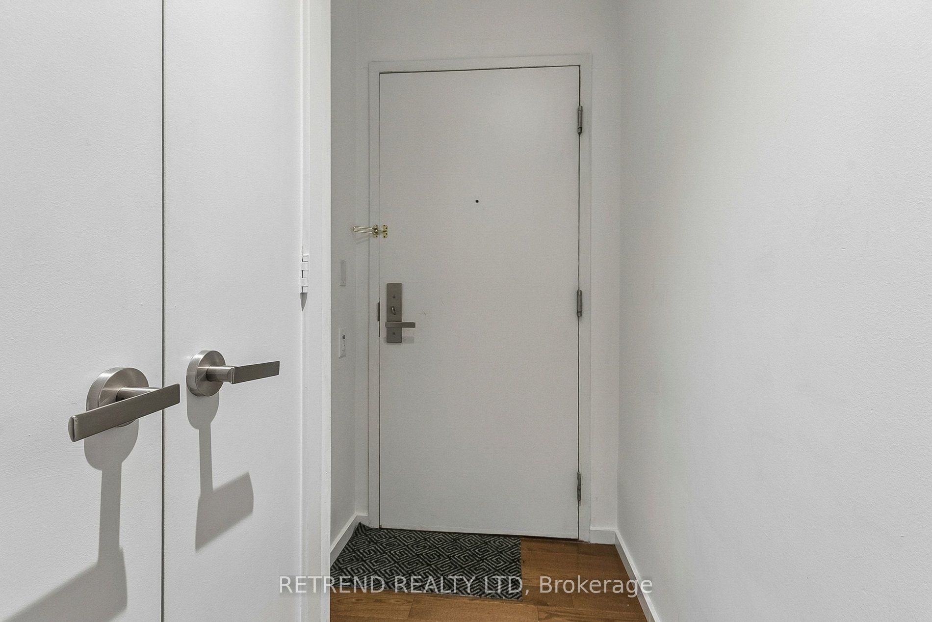 5 St. Joseph Street 203, Toronto, ON M4Y 1J6 photo 3