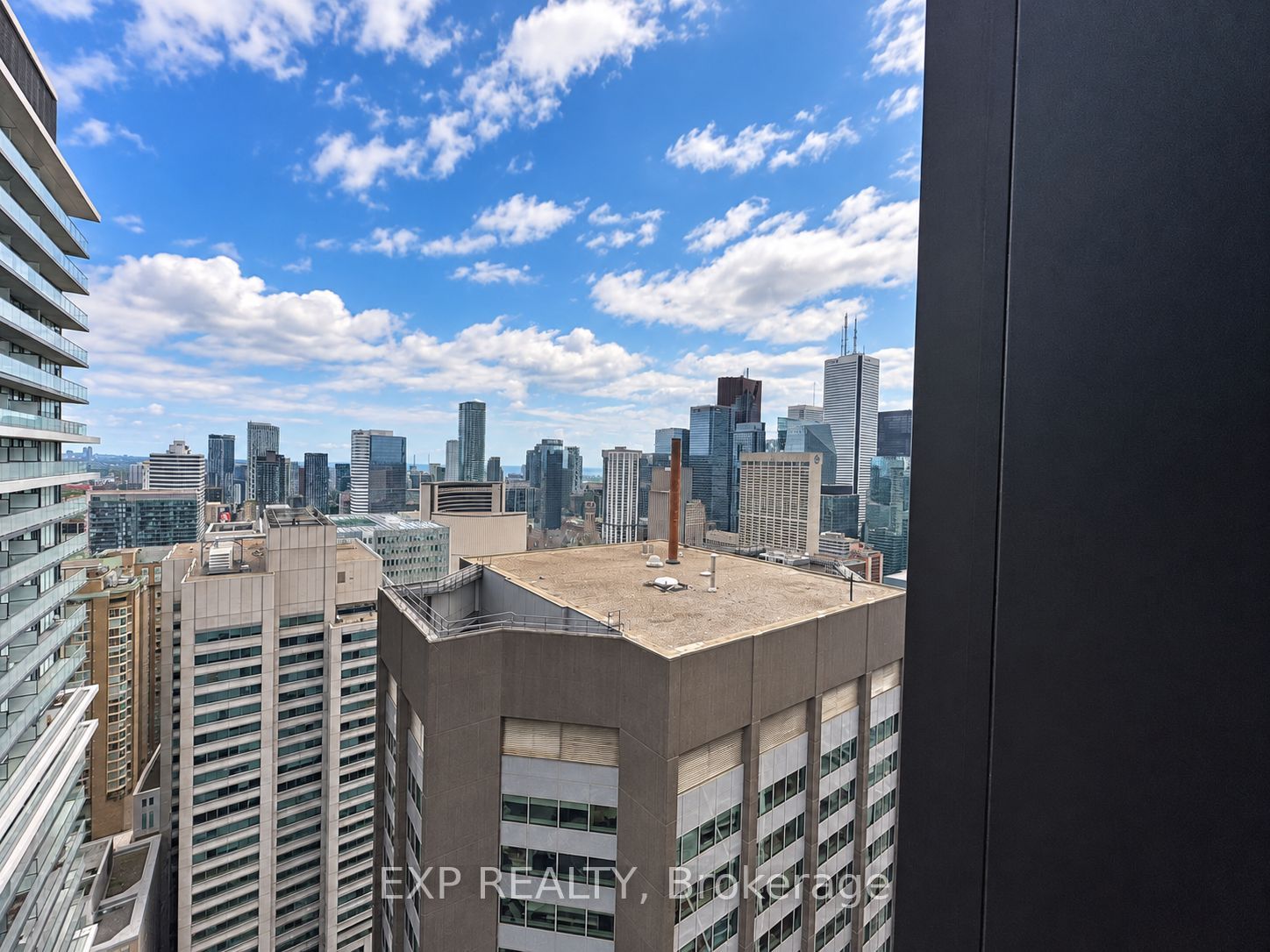 238 Simcoe Street 3703, Toronto, ON M5T 0E2 photo 2