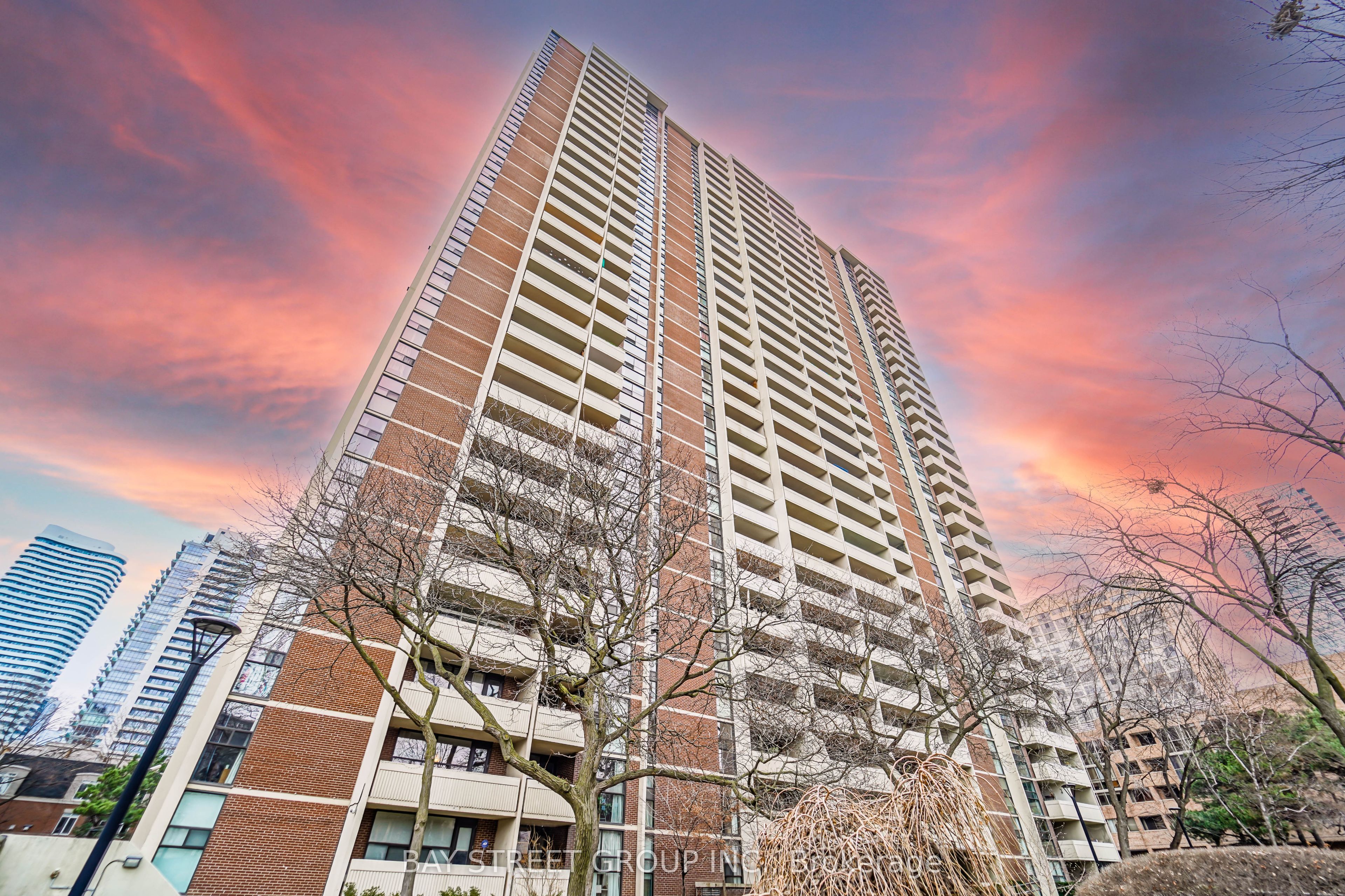 40 Homewood Avenue 1016, Toronto, ON M4Y 2K2