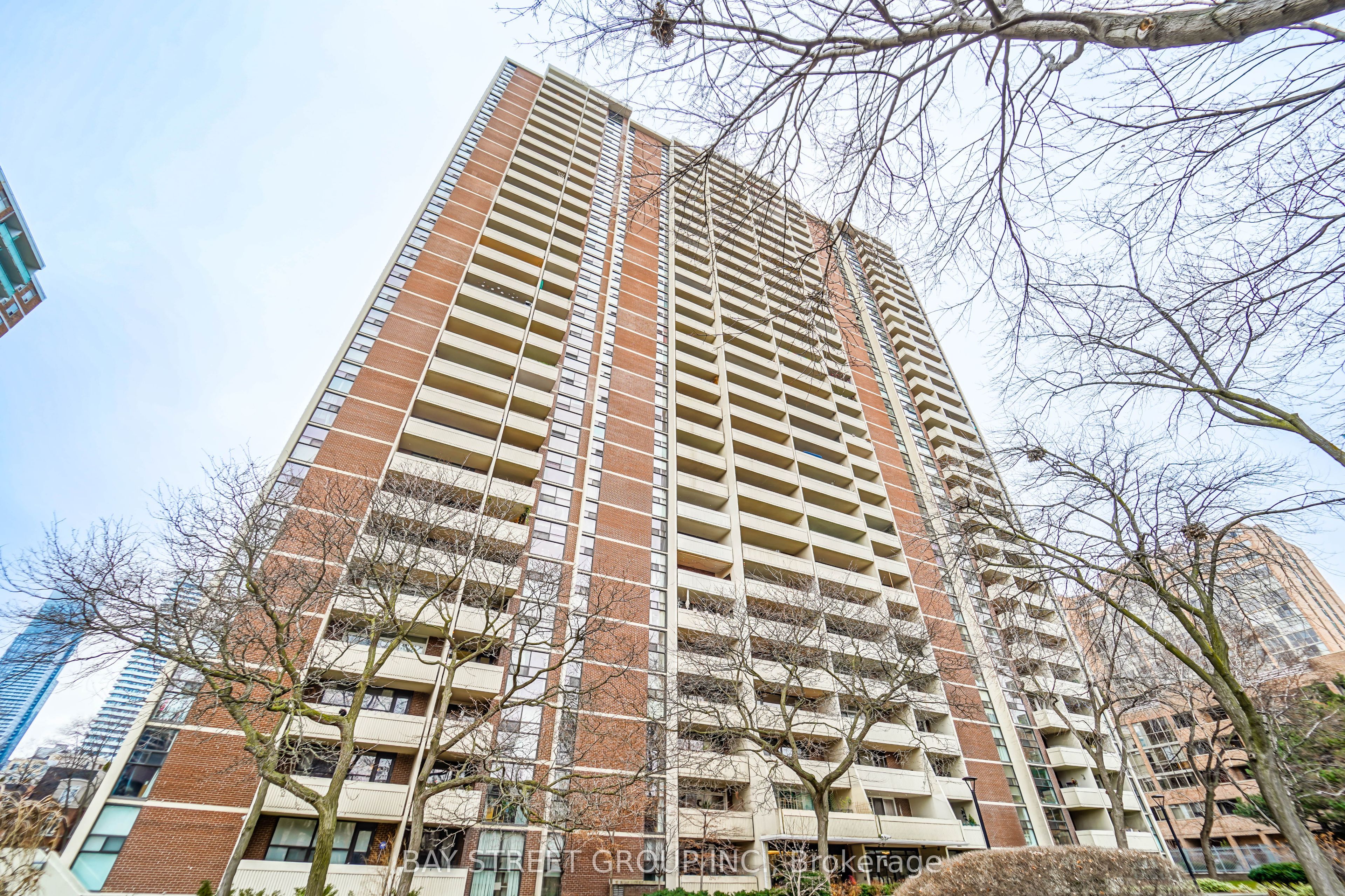 40 Homewood Avenue 1016, Toronto, ON M4Y 2K2 photo 2