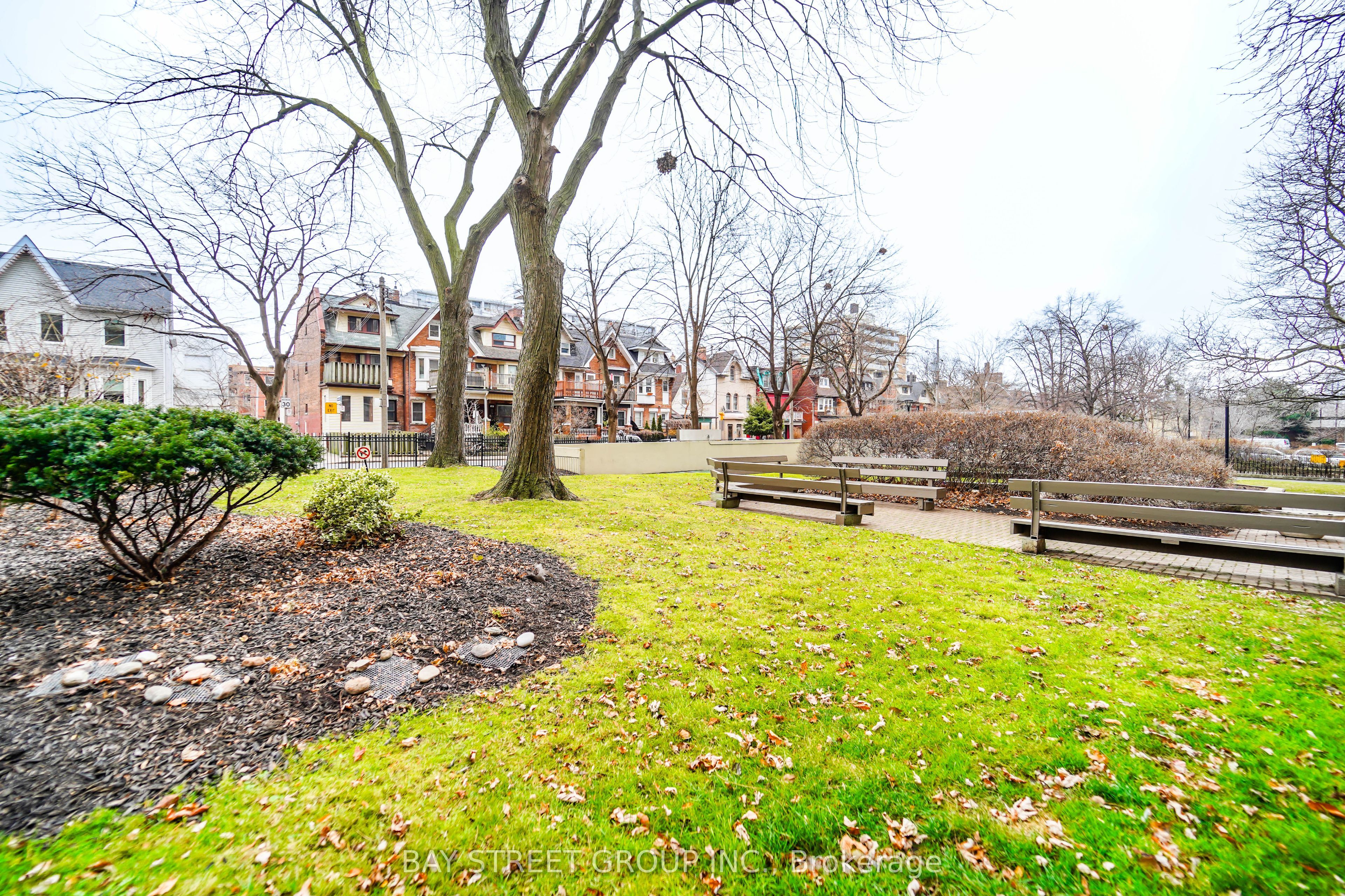 40 Homewood Avenue 1016, Toronto, ON M4Y 2K2 photo 4