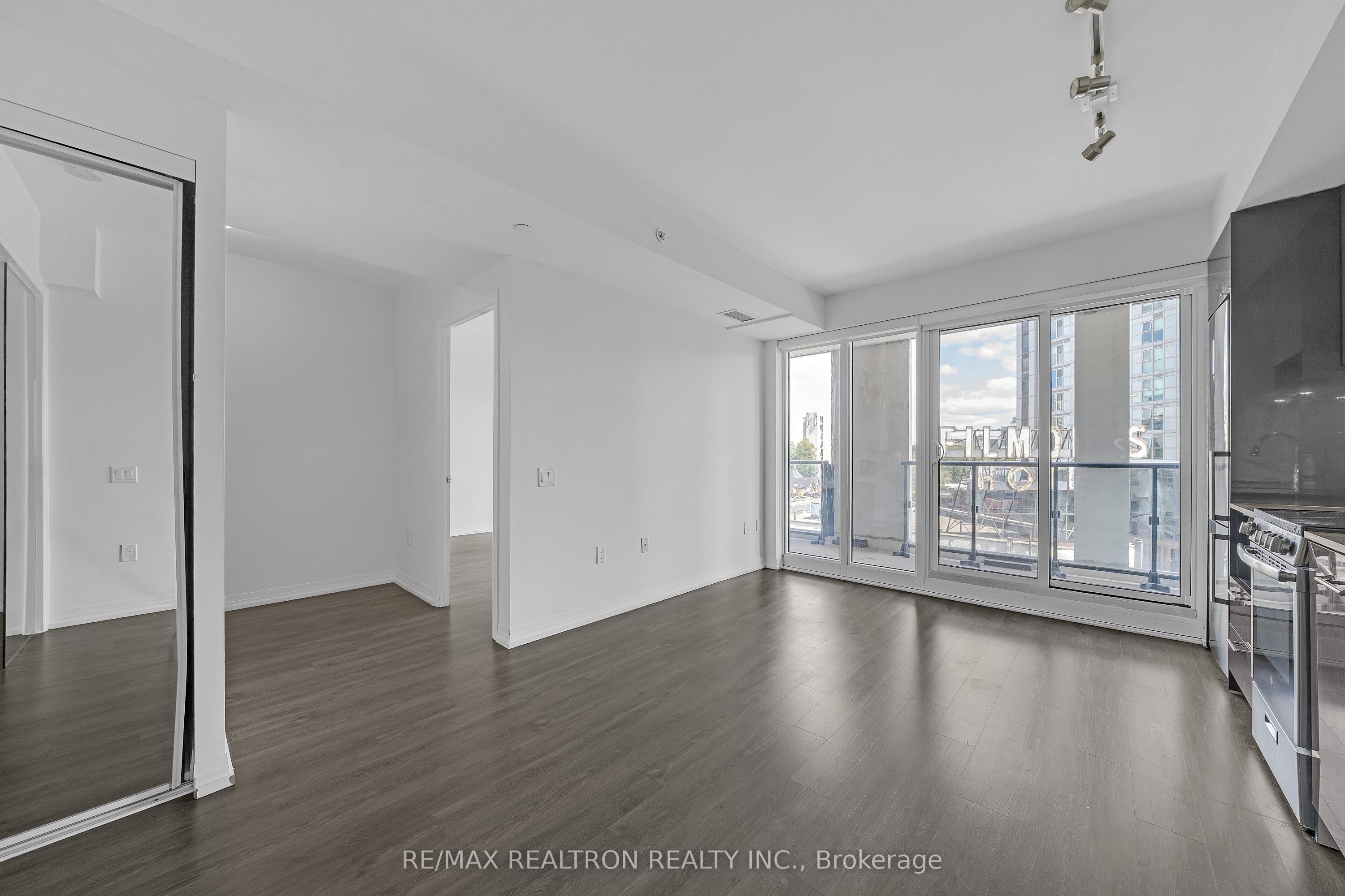 251 Jarvis Street 514, Toronto, ON M5B 0C3 photo 5