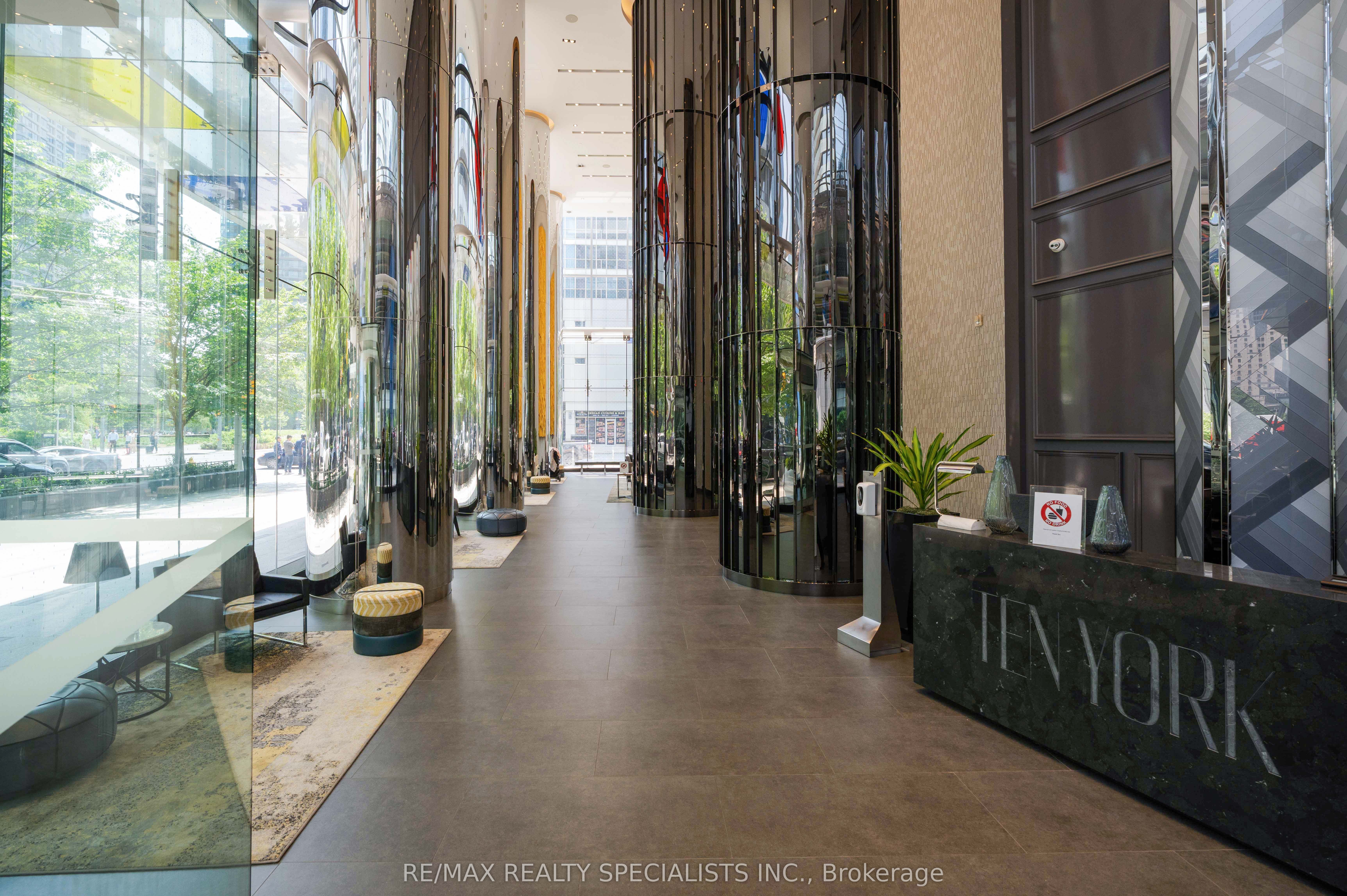 10 York Street 4303, Toronto, ON M5J 0E1 photo 3