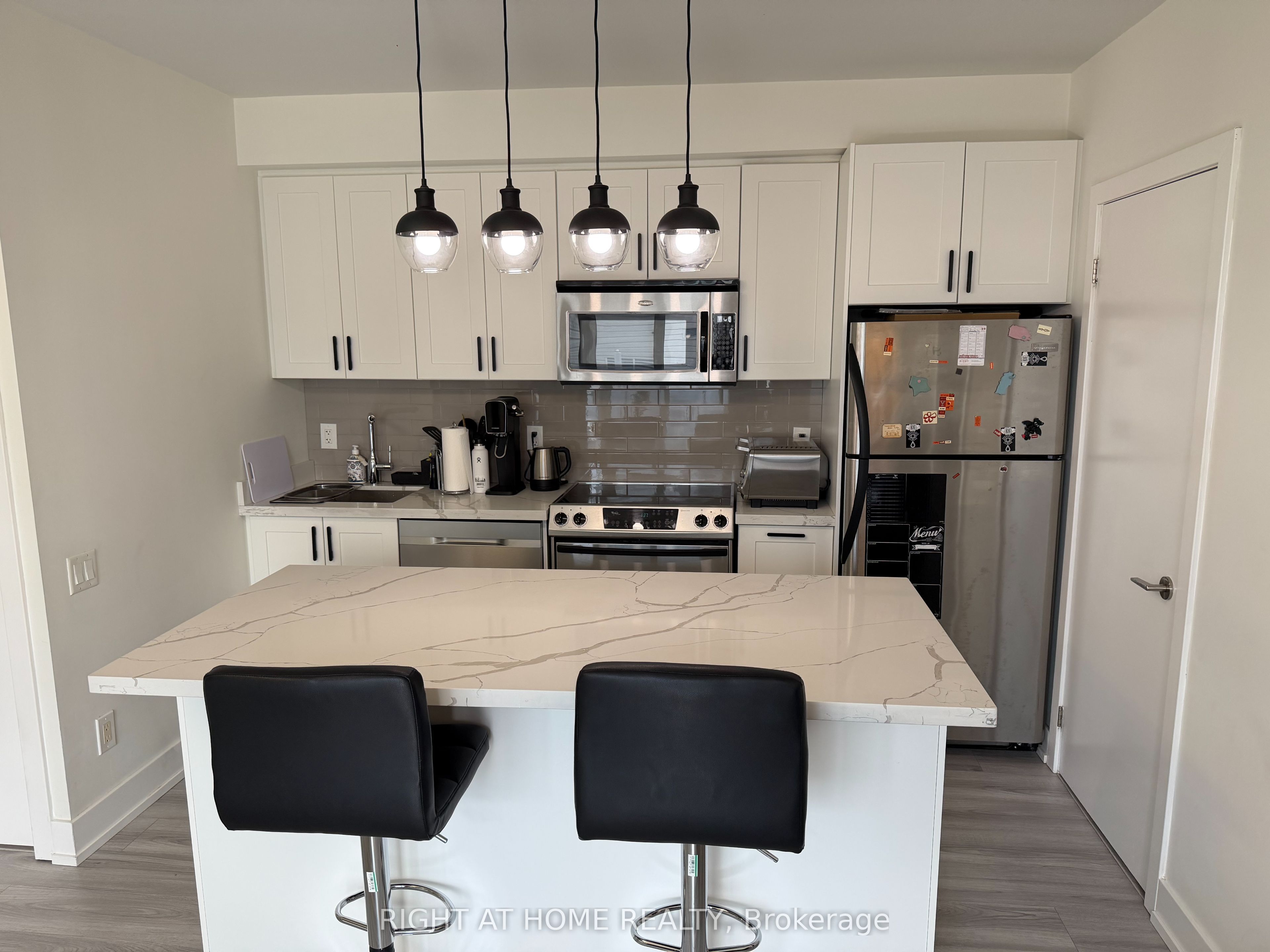 21 Carlton Street 2001, Toronto, ON M5B 1L3 photo 3