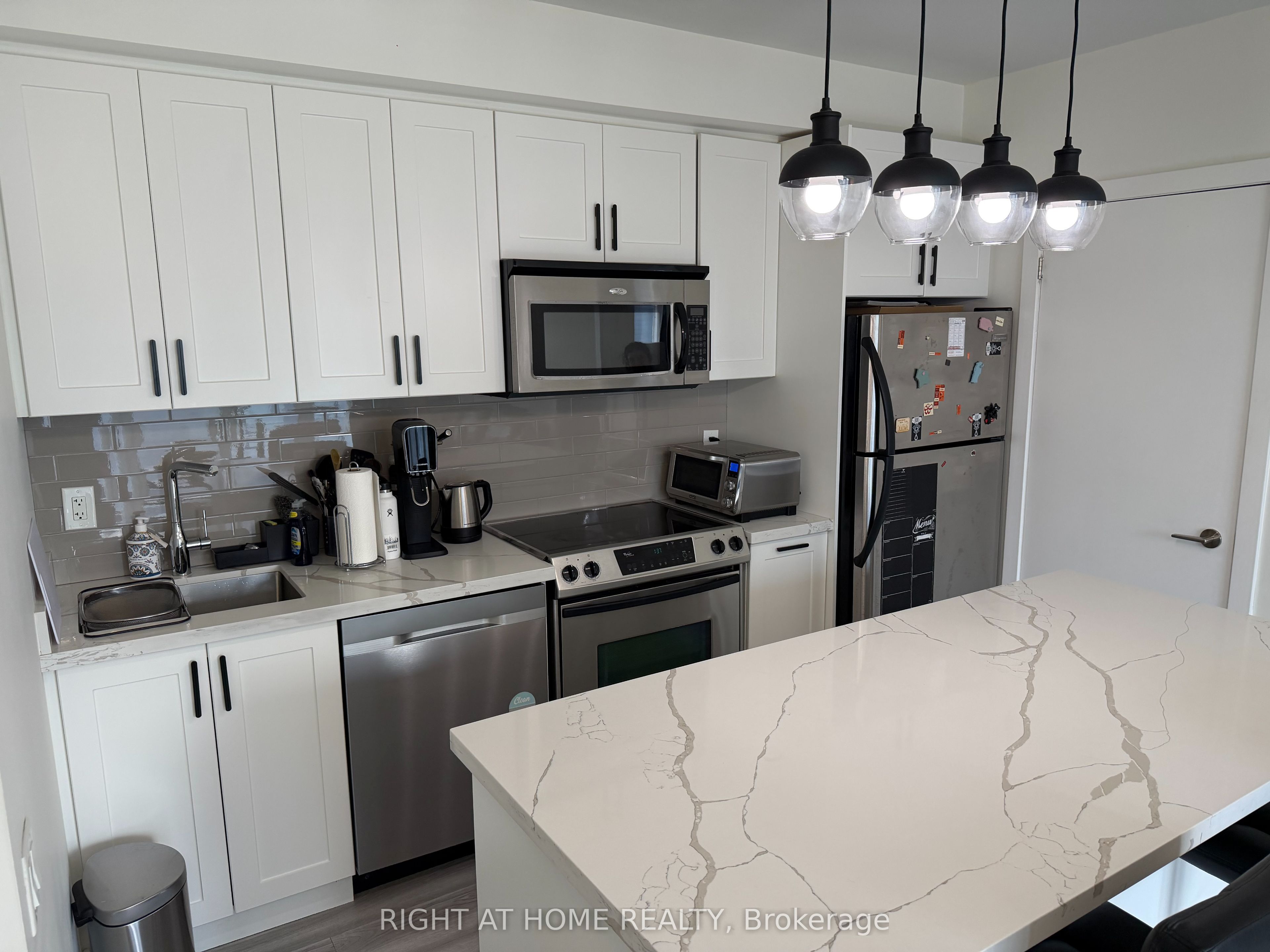 21 Carlton Street 2001, Toronto, ON M5B 1L3 photo 4
