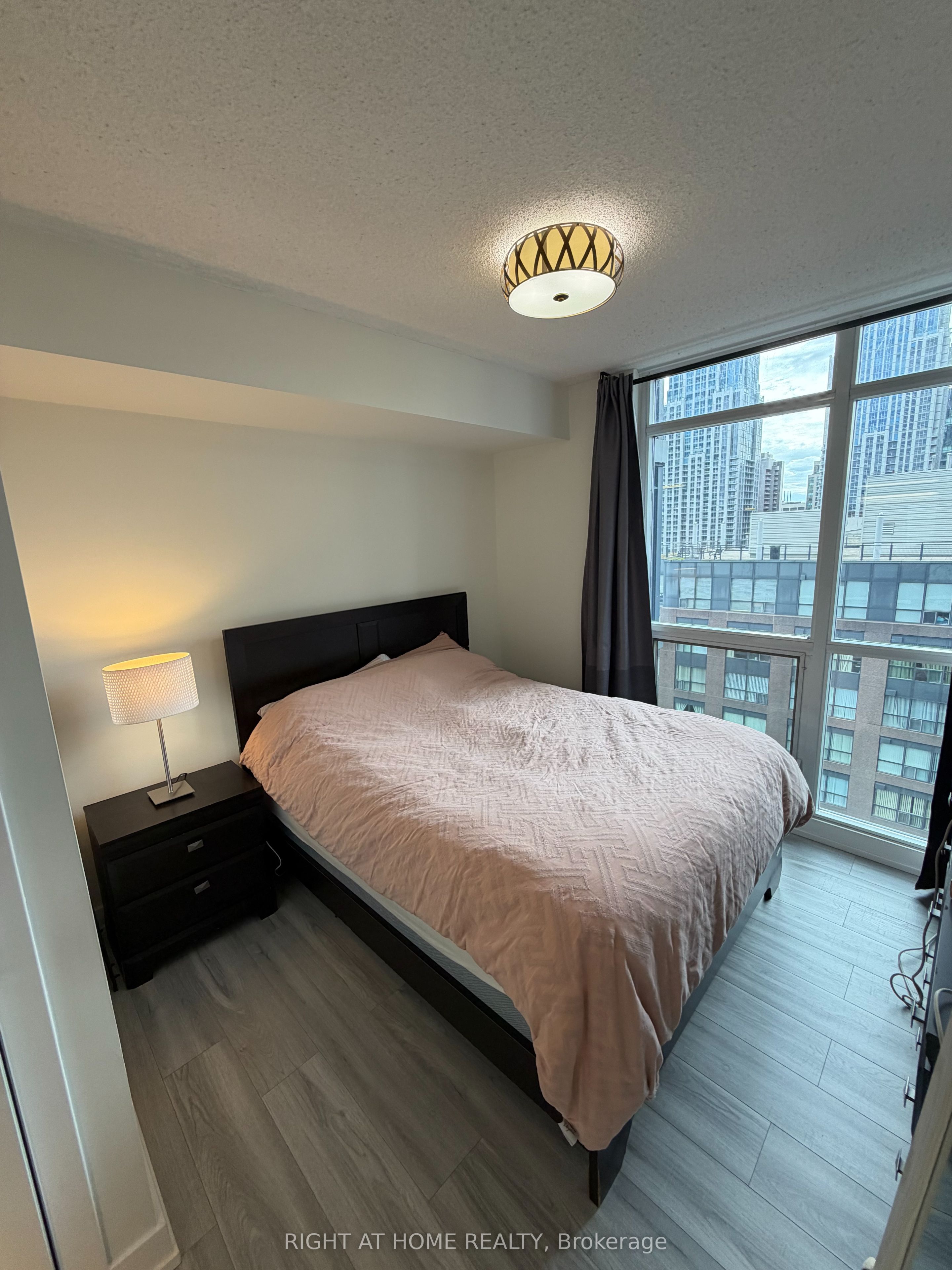 21 Carlton Street 2001, Toronto, ON M5B 1L3 photo 5