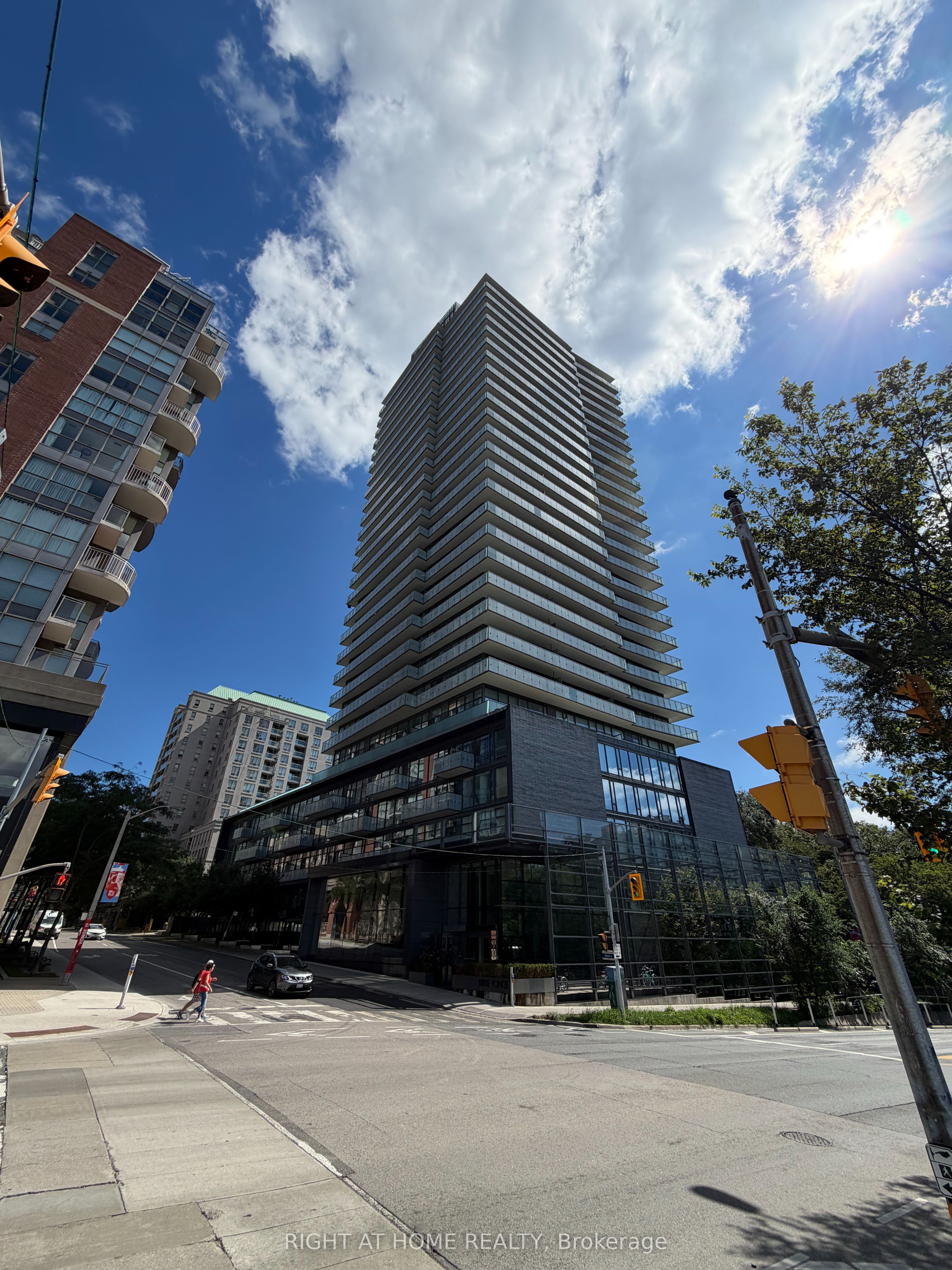 1815 Yonge Street 704, Toronto, ON M4T 2A4