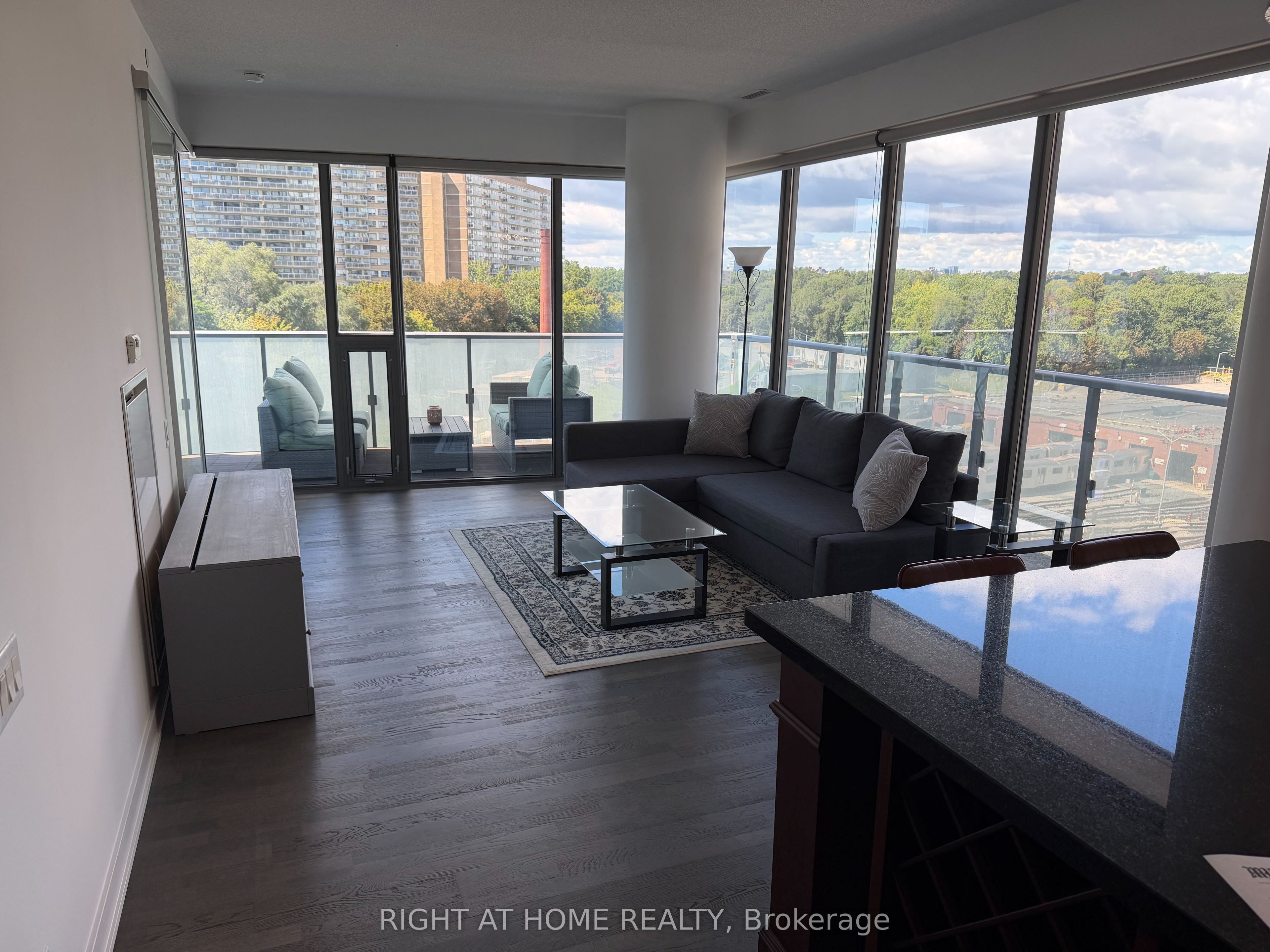 1815 Yonge Street 704, Toronto, ON M4T 2A4 photo 2