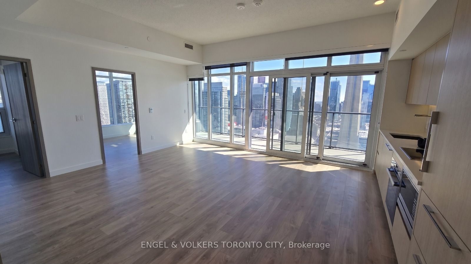 1 Concord Cityplace Way 4801, Toronto, ON M5V 0X3 photo 2